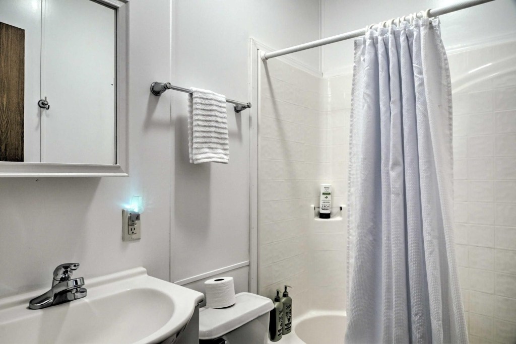 Cabin 9 ~ The Sunflower ~ Cabin in Woods Sleeps 6