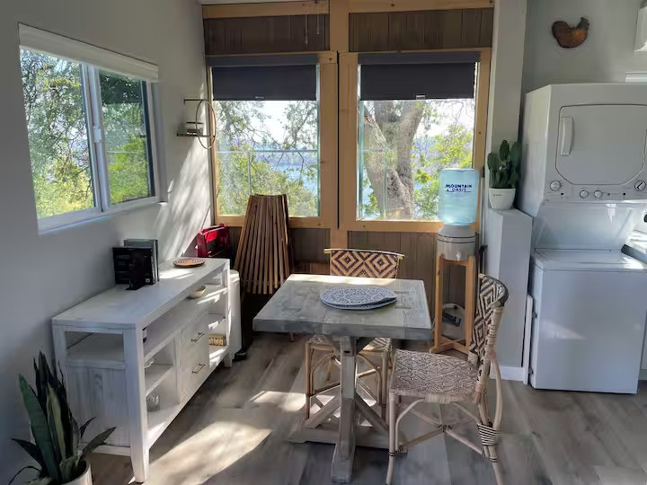 Adorable Tiny Home On Vineyard