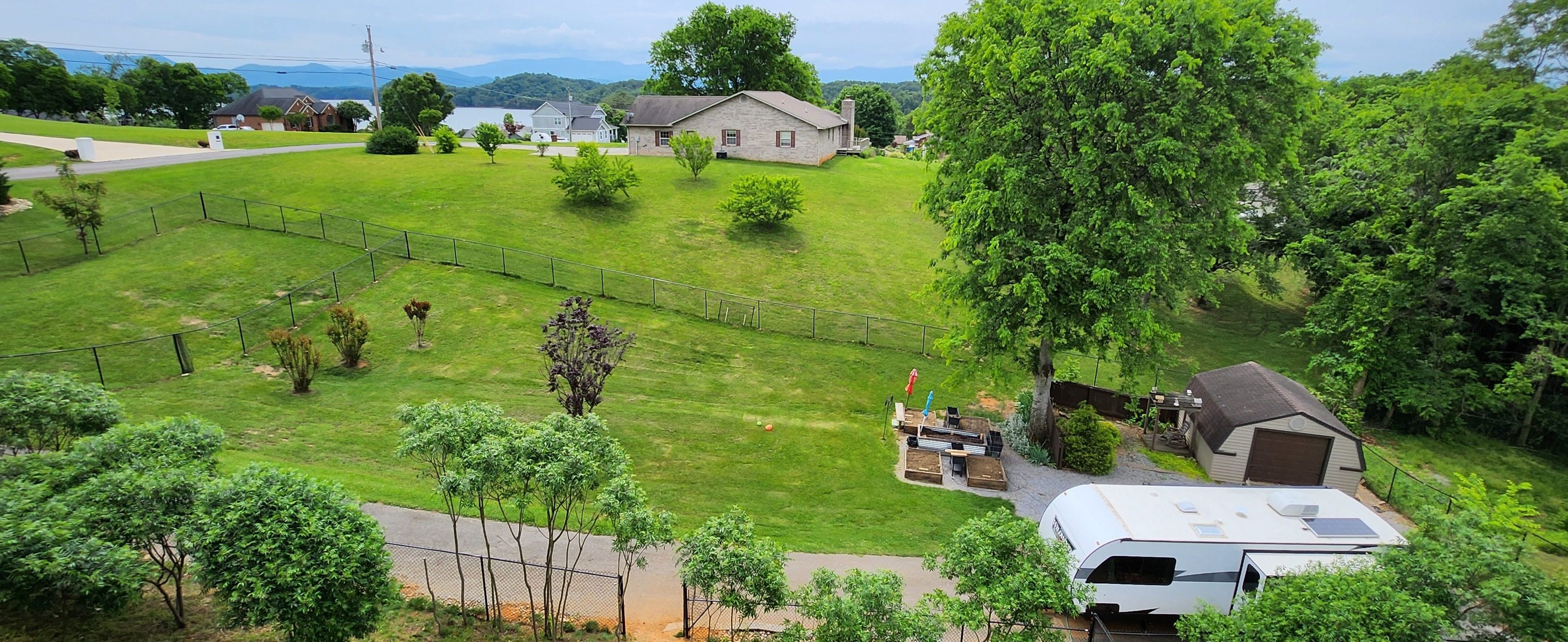 Crowleys Fenced Yard - Douglas Lake