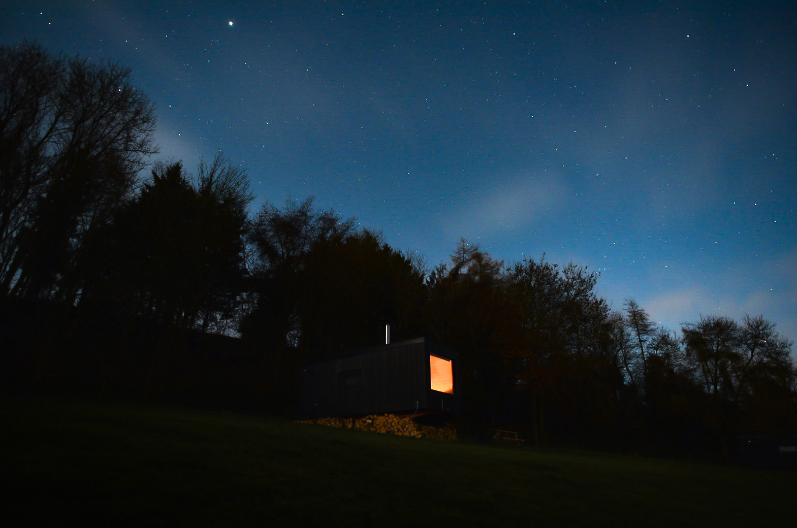 Romantic Hilltop Cotswolds Cabin