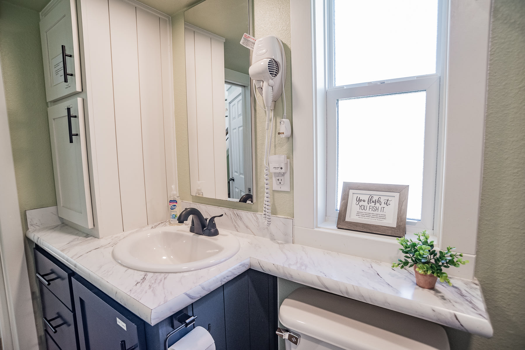 Guadalupe River Tiny Home / Kayaks