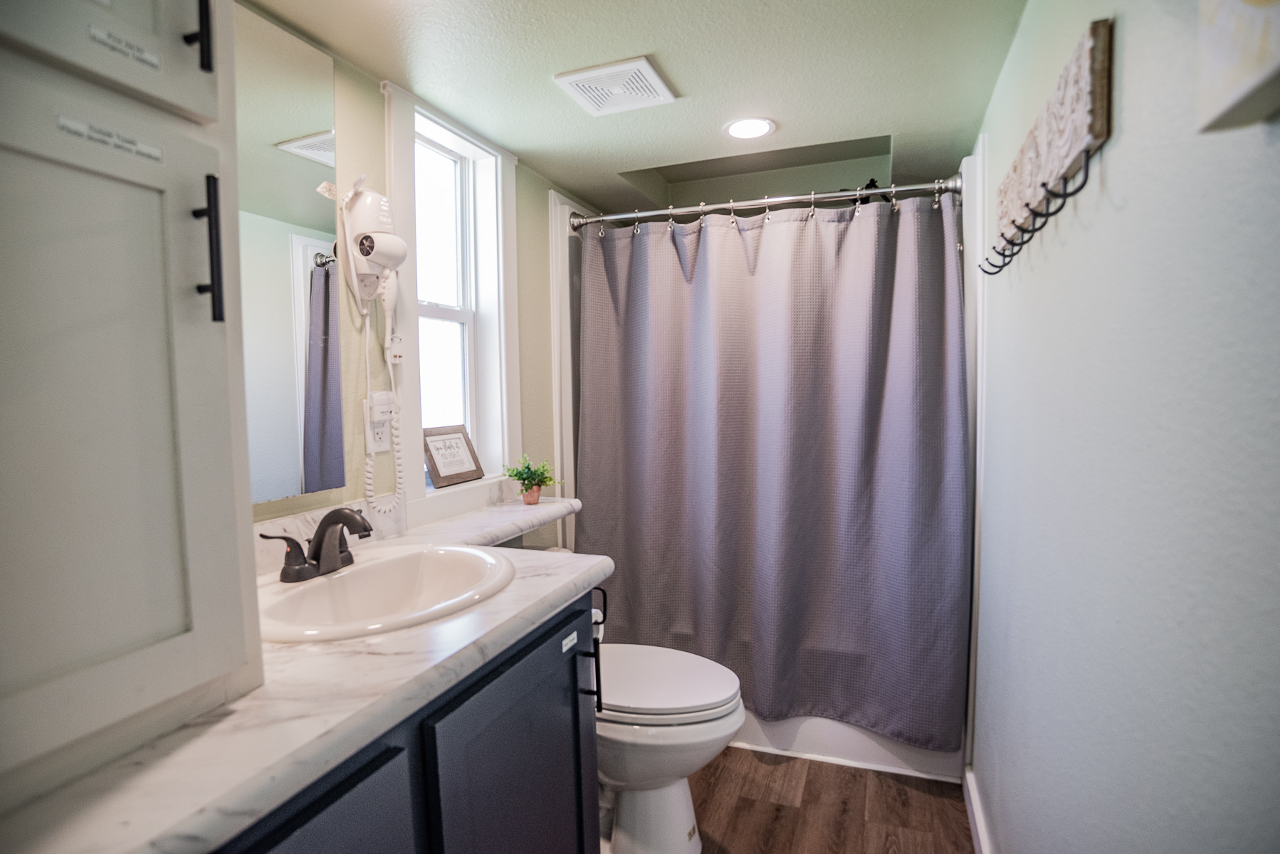 Guadalupe River Tiny Home / Kayaks