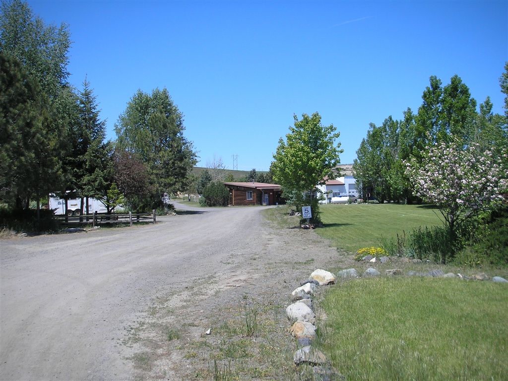 Log House RV Park and Campground