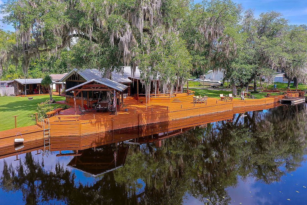 Blue Creek Lodge & RV Park