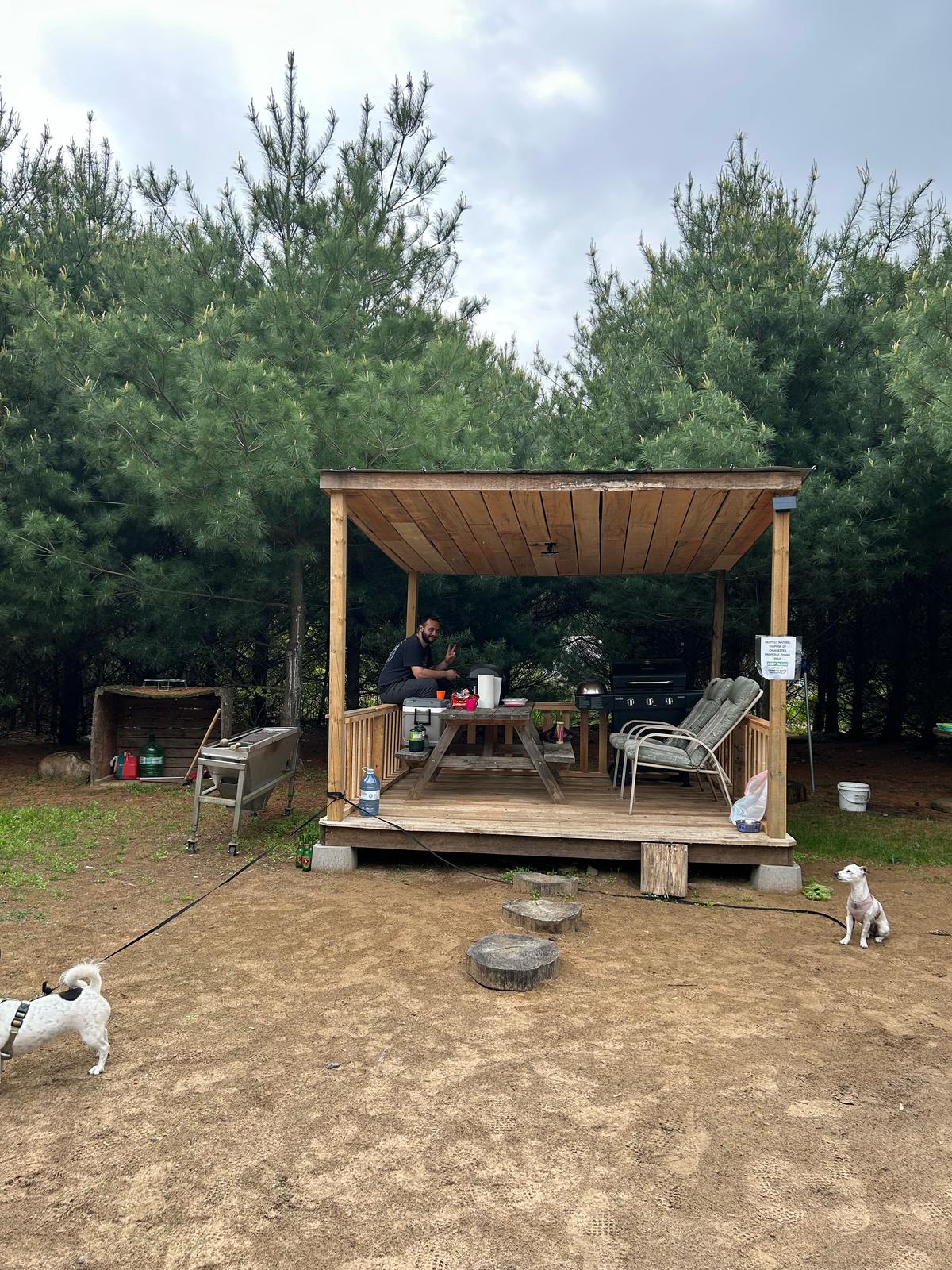 Cozy Woodland Bunkie-Outdoor Shower