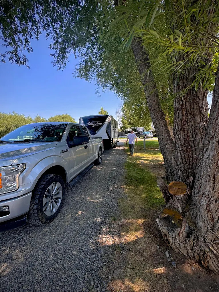 Osen's RV Park by Starry Night