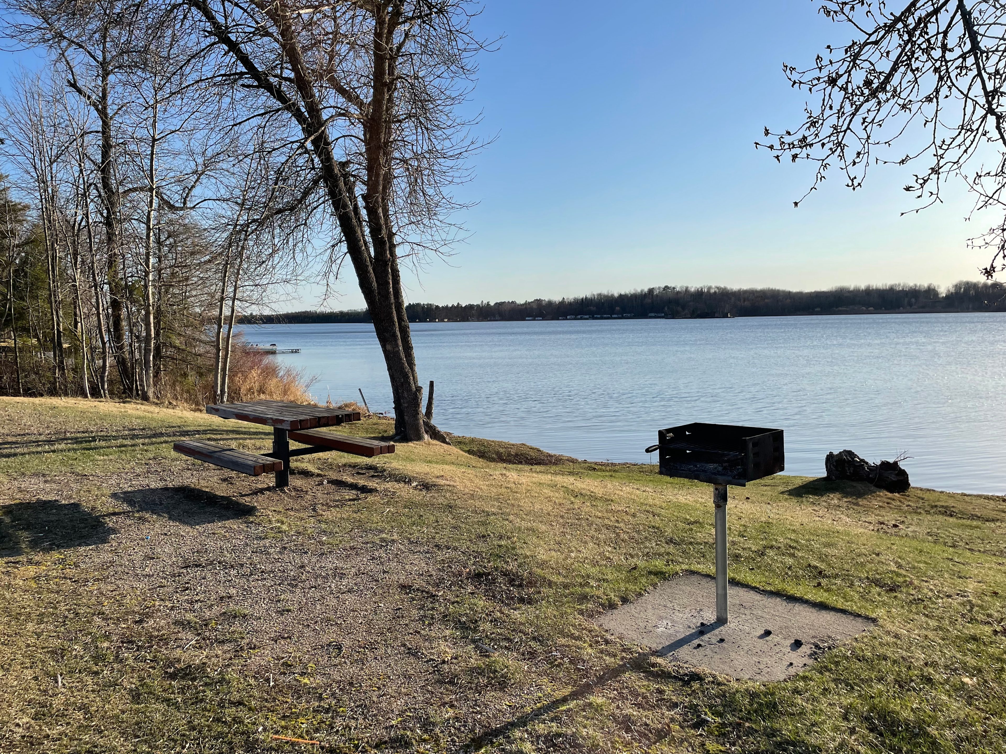 Pelican lake city beach with 2 tables/ grills / beach / playground / 