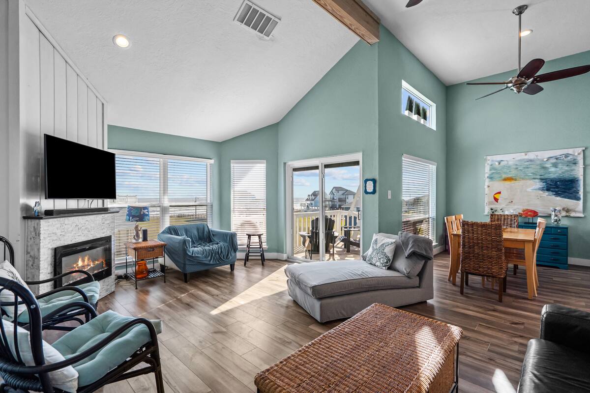 Beachfront  Unobstructed Views, 3/3