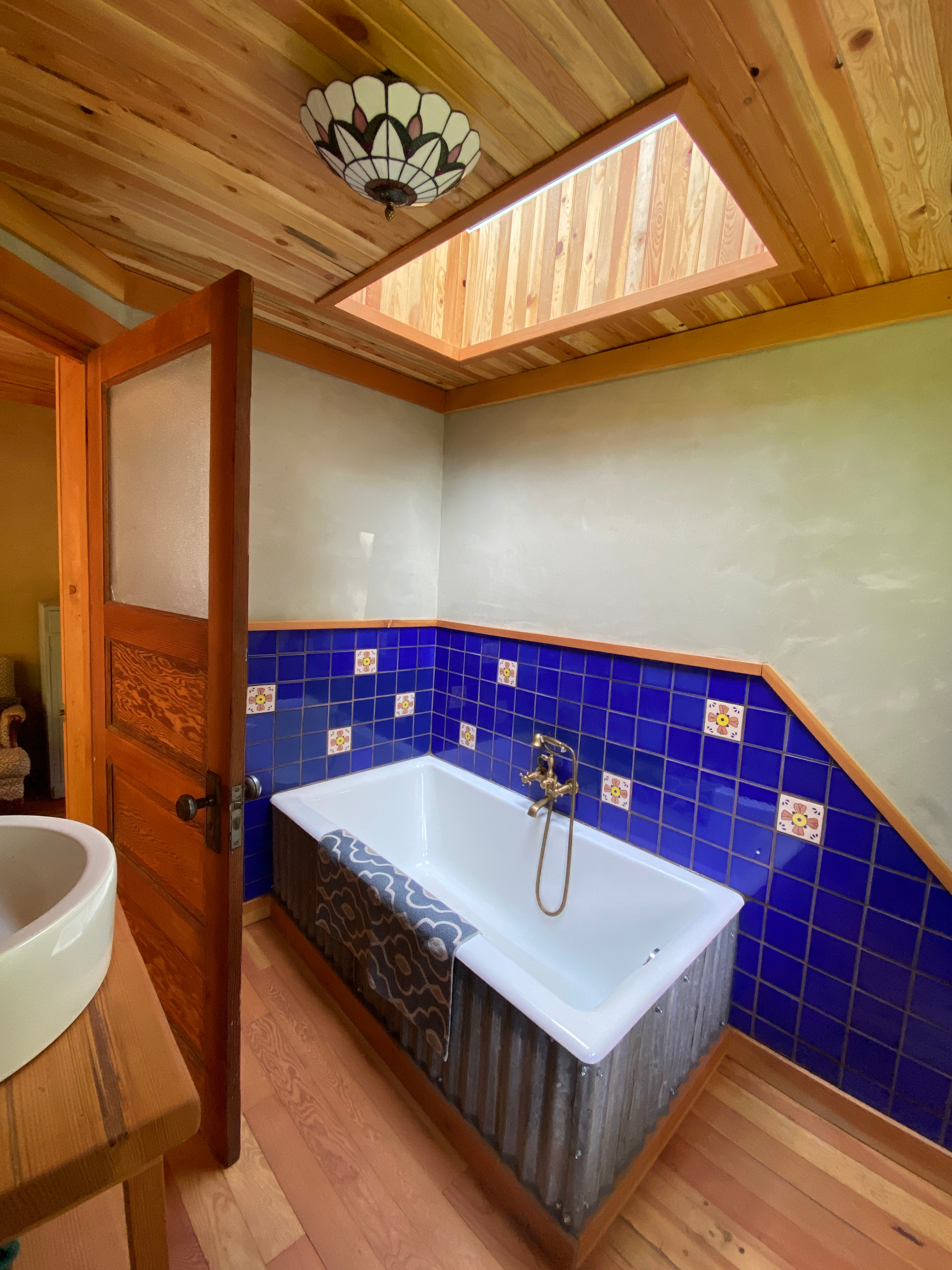 Deep Mountain Sea Cabin