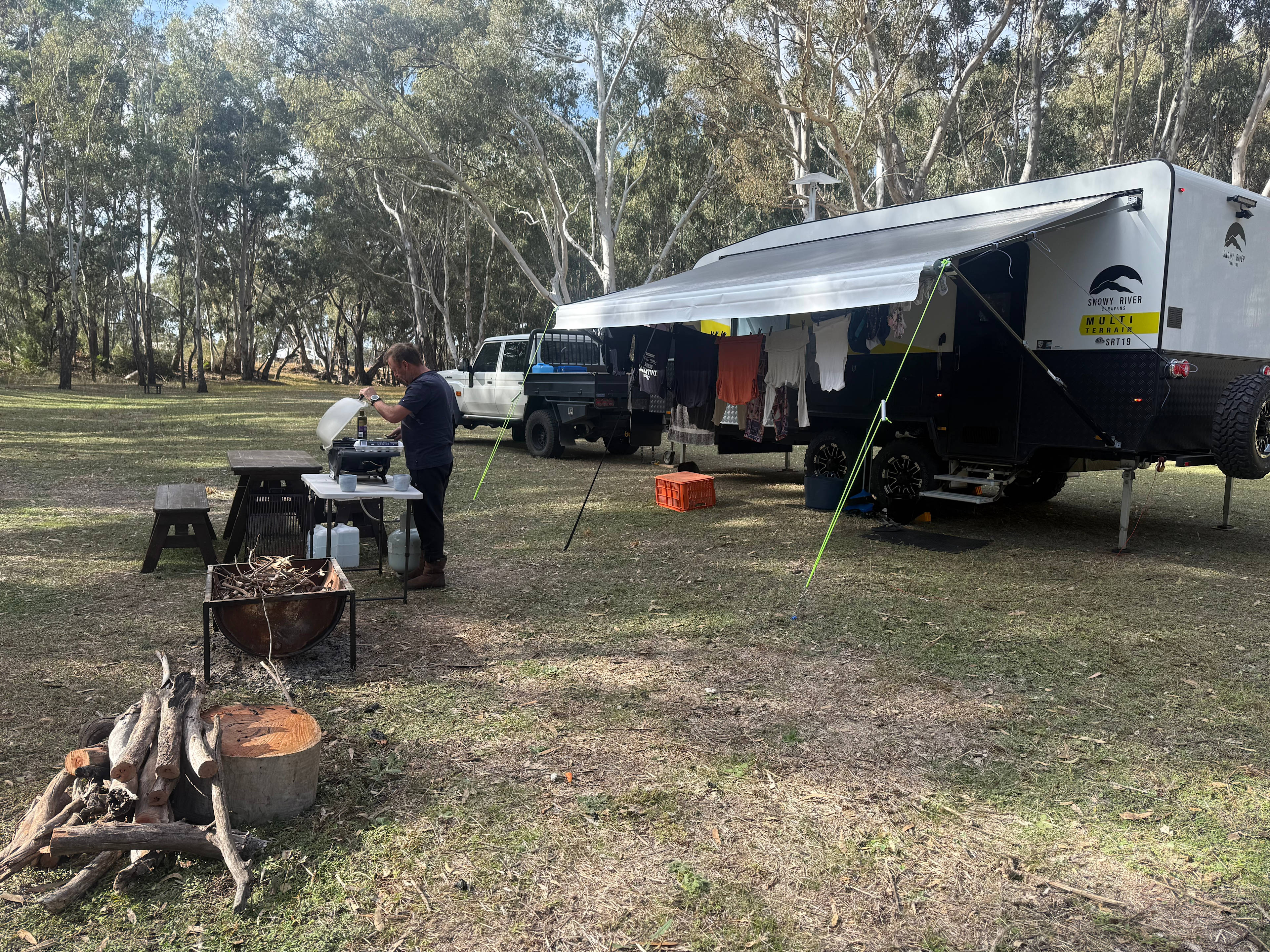 Table and chairs, fire pit and wood provided by host 