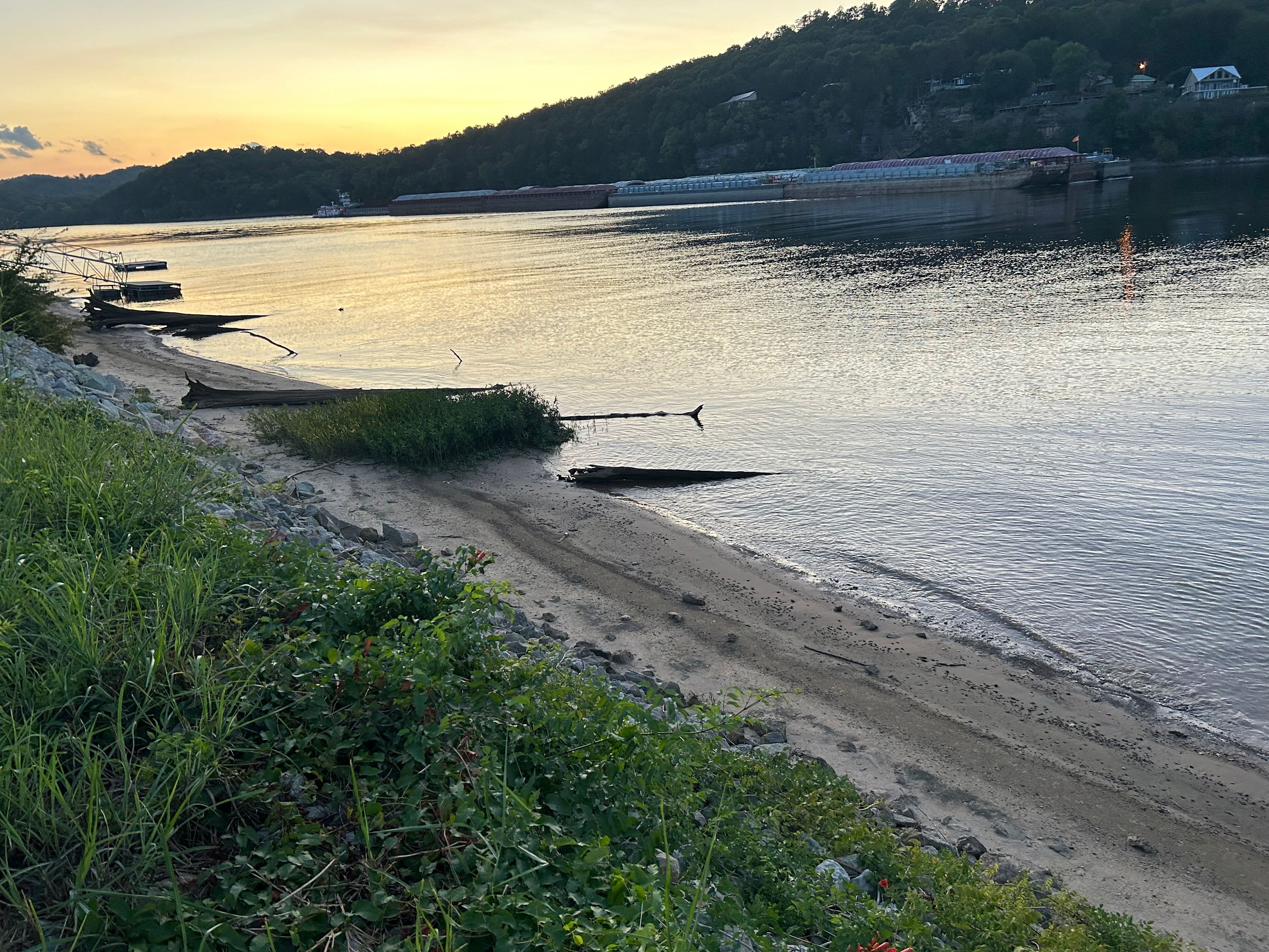WOLRV@TN River