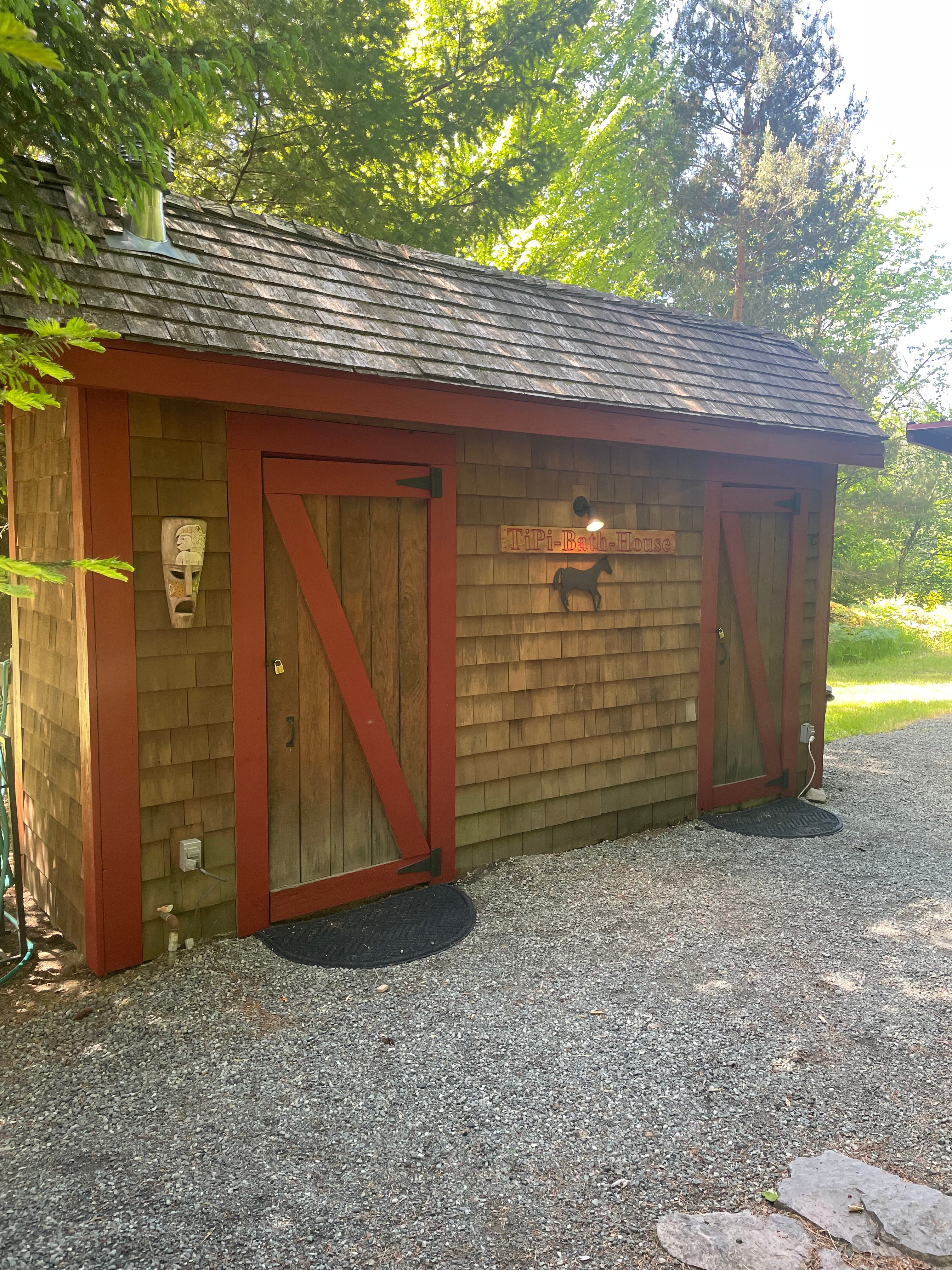 Tatoosh Tipi- BathHouse, Hot Tub