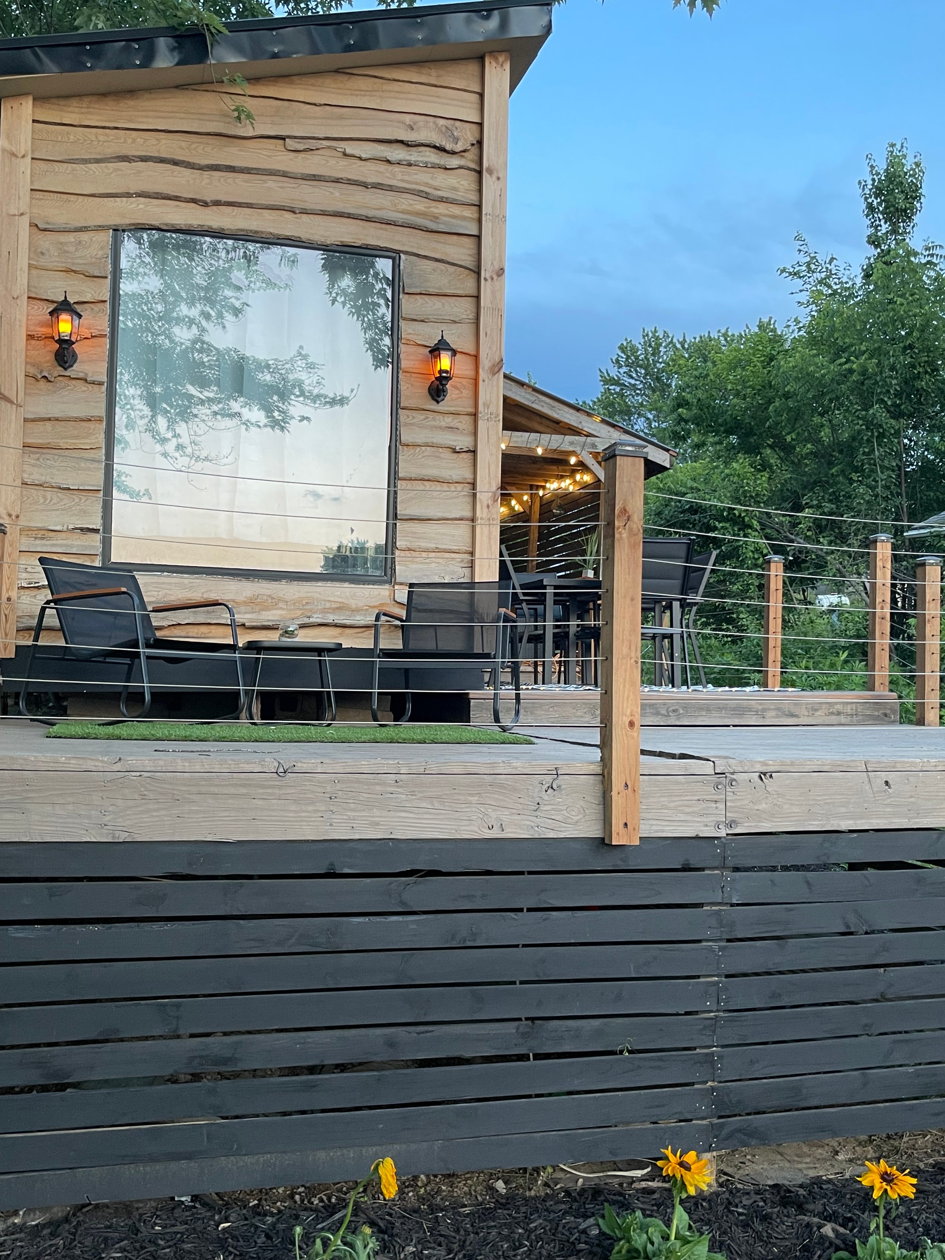 Odessa Waterfront loft w hot tub