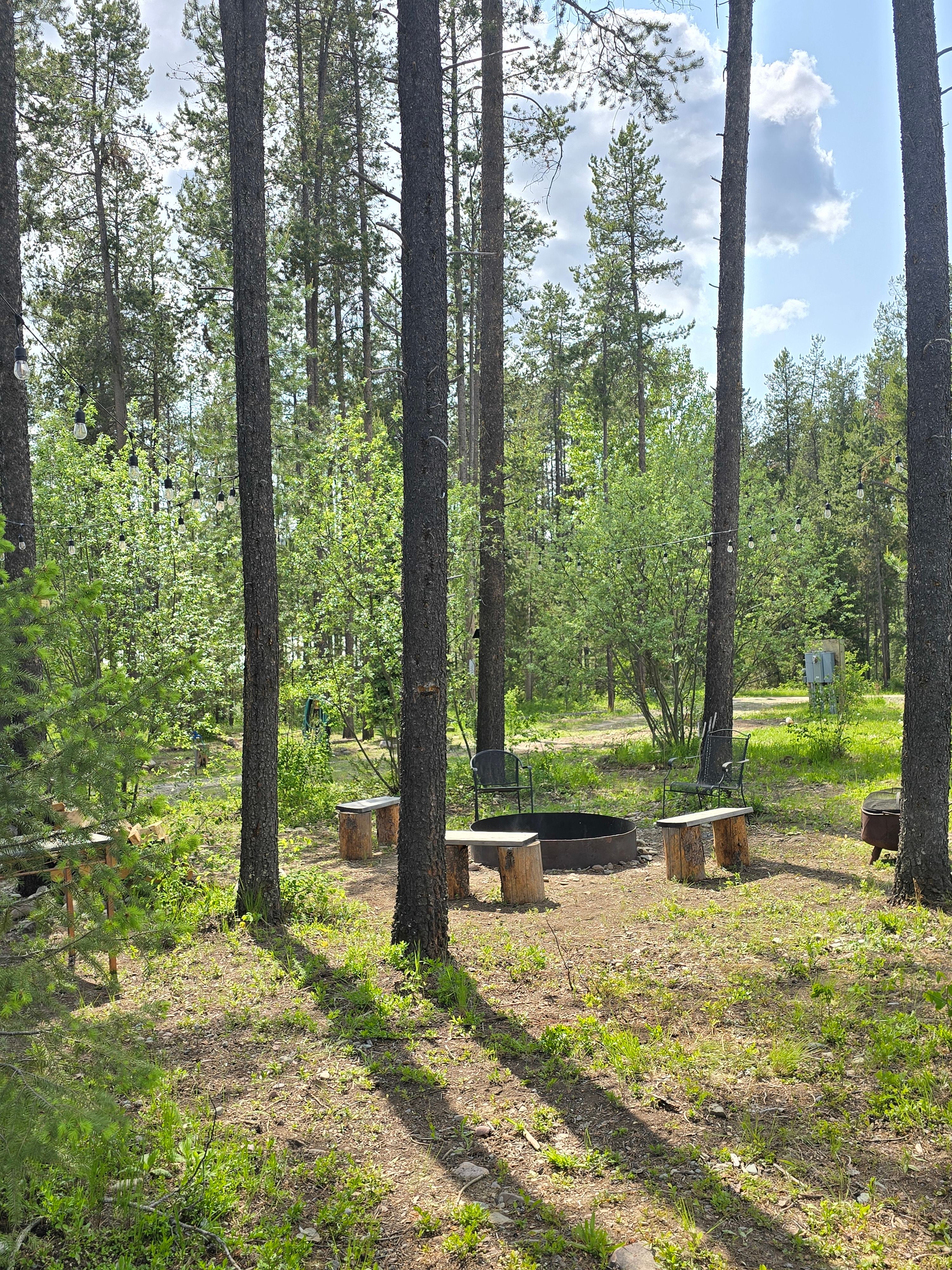 Communal Fire Pit to be enjoyed whenever there isn't a burn ban in effect.
Always fully extinguish your fire before you leave.