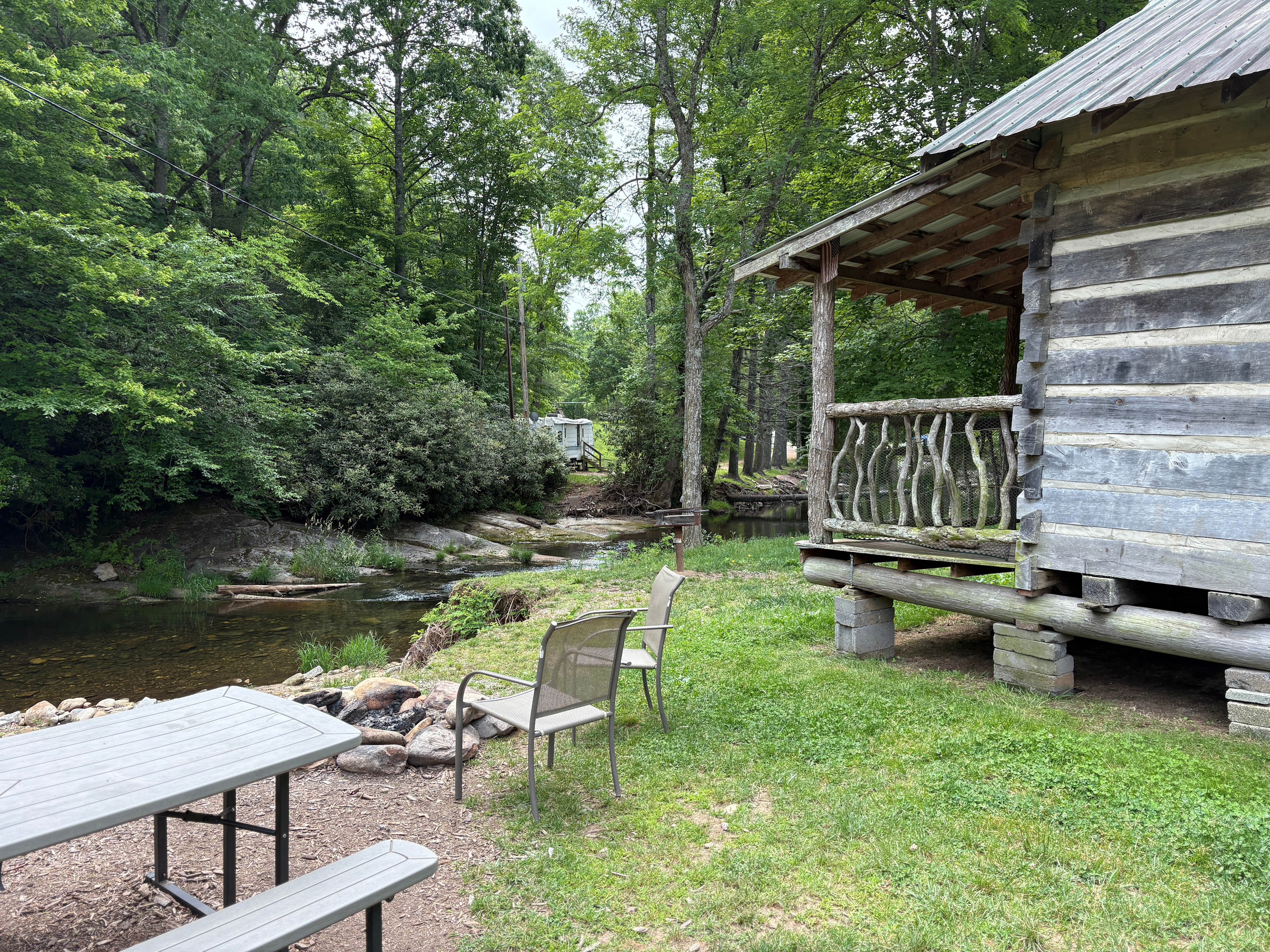 At the Ridge Camp-Riverside Escapes