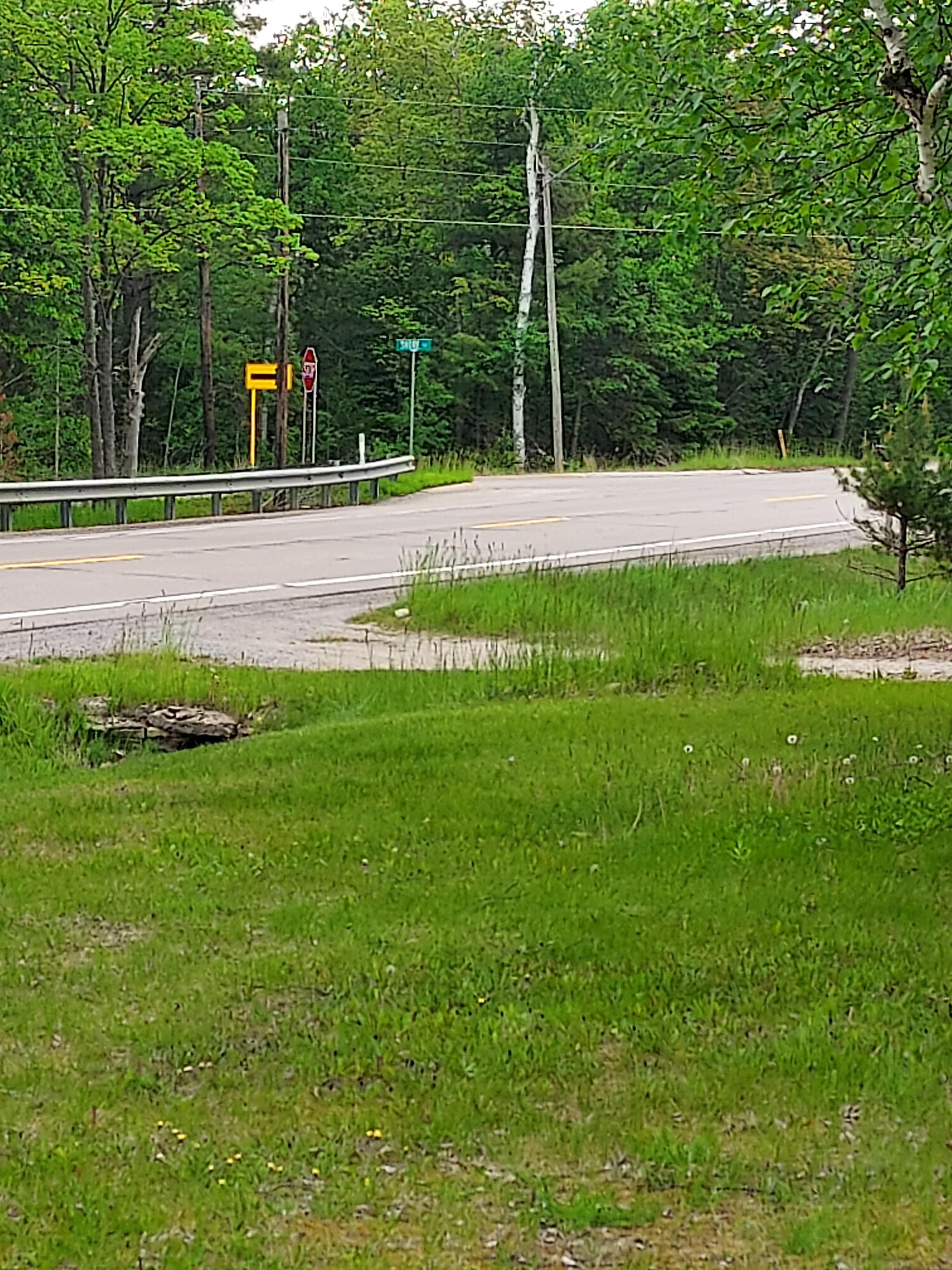 This way to the beach. Across street, 500ft. Down Shore Rd.