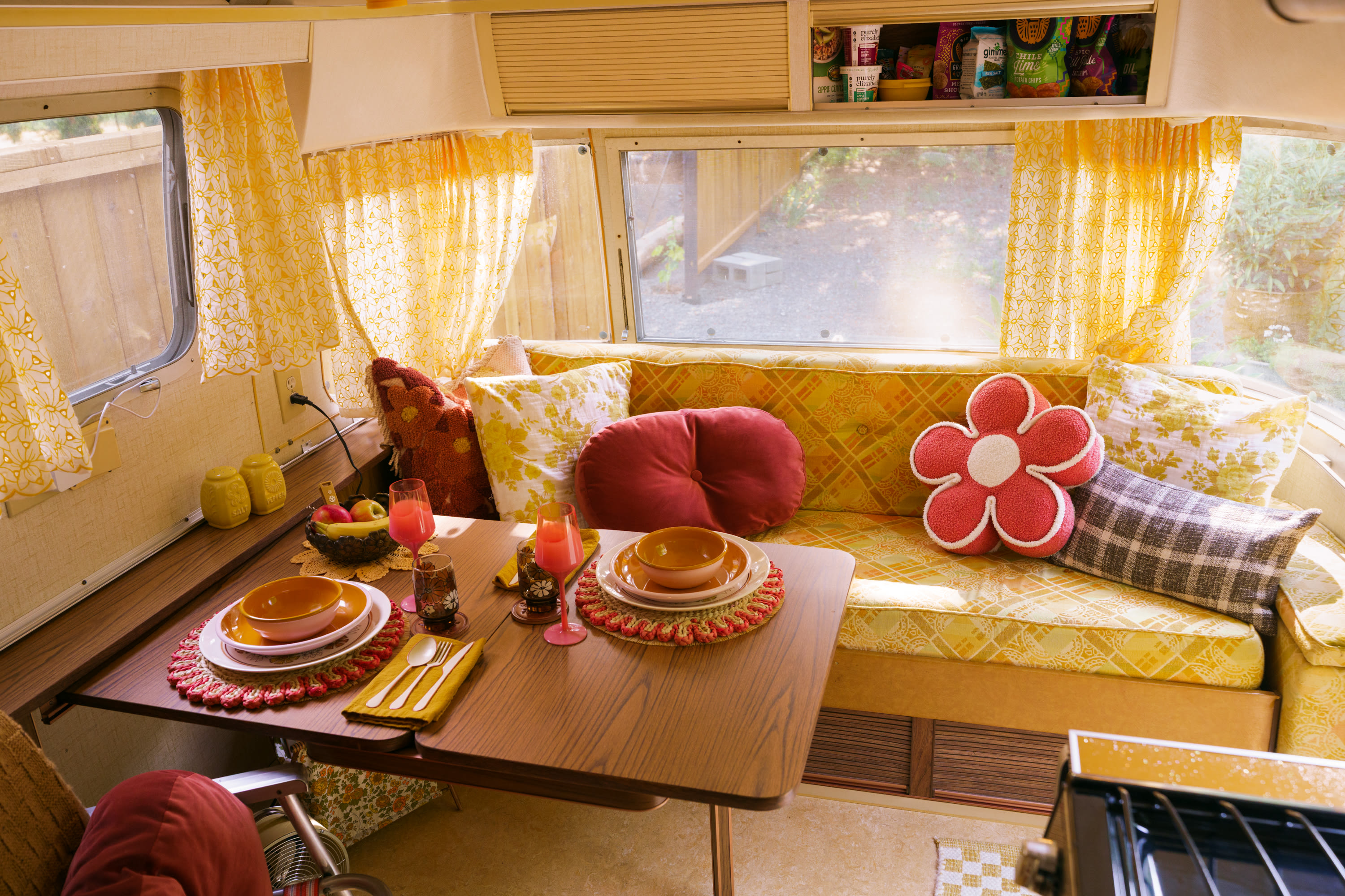 Such a cute, cozy space.