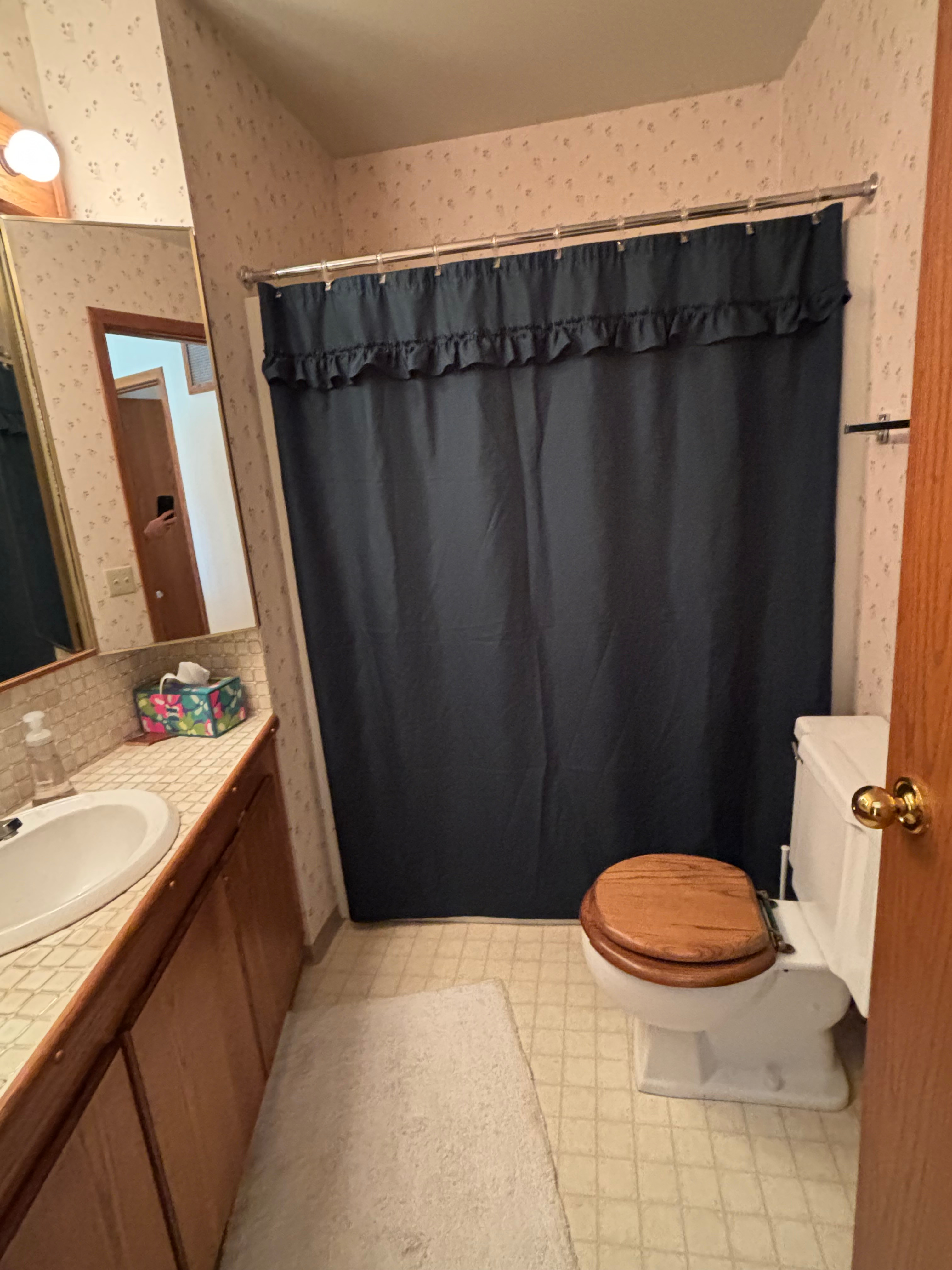 Upstairs full size bathroom 