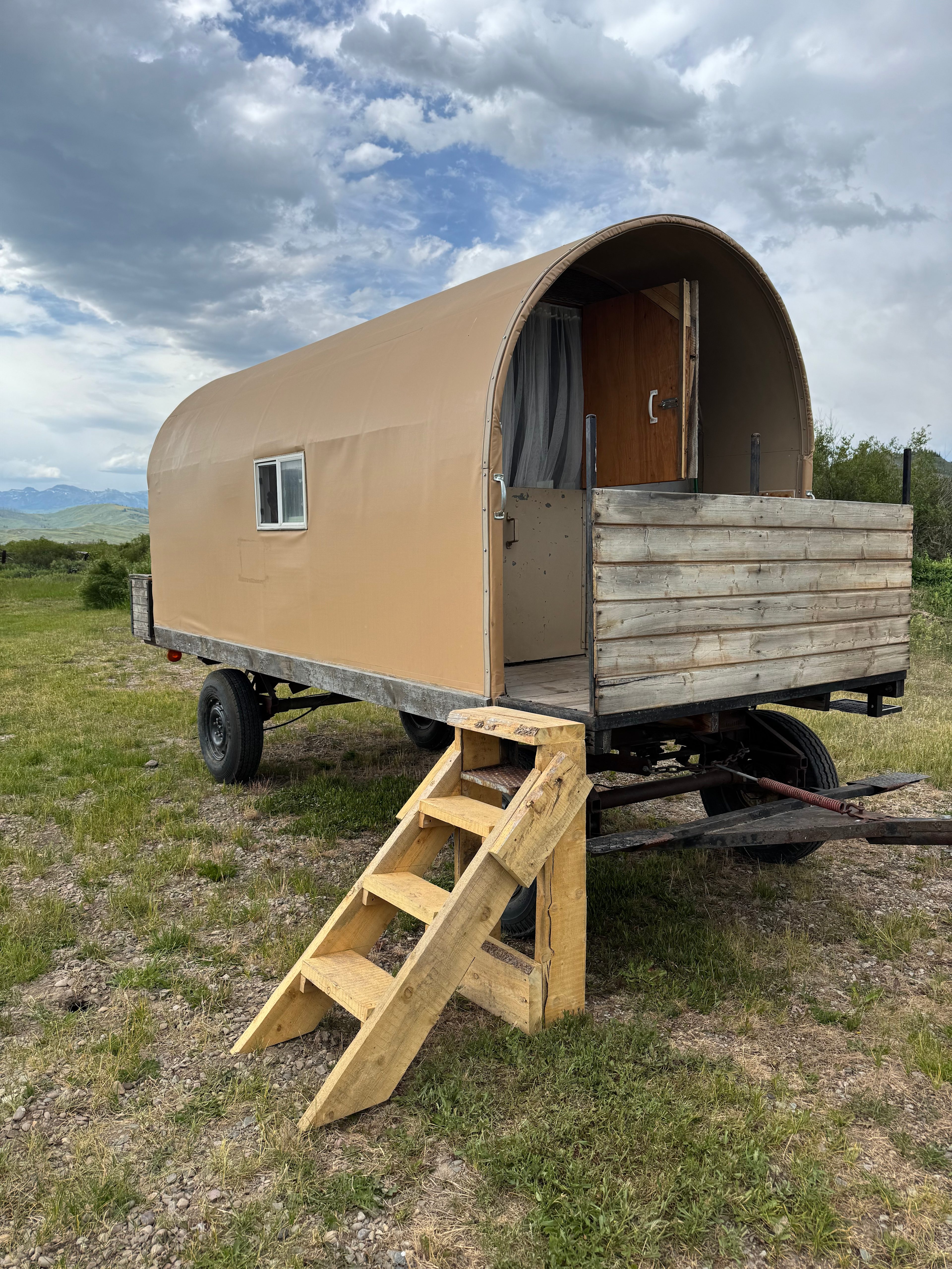 HobackVillage Star Gaze Sheep Wagon