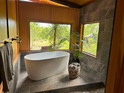 Magical yurt, stunning spa bathroom