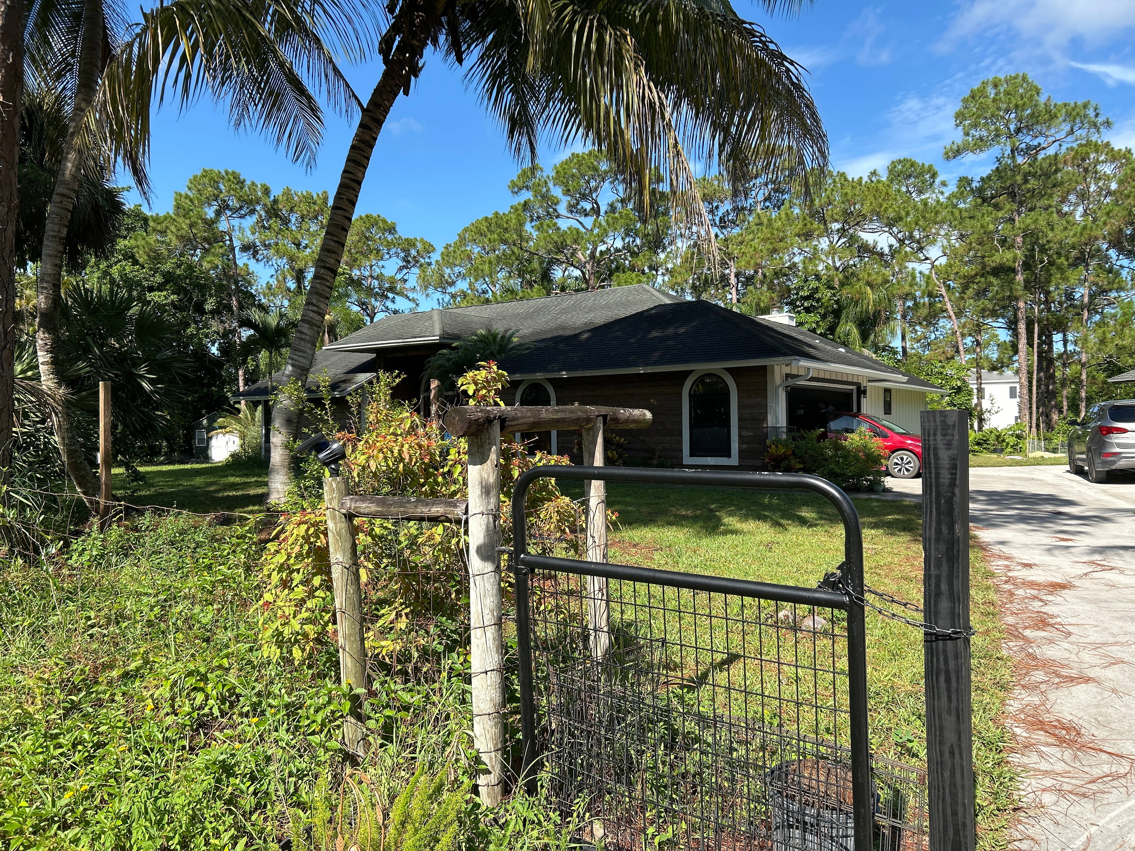 Cozy Cottage Room in Jupiter Farms