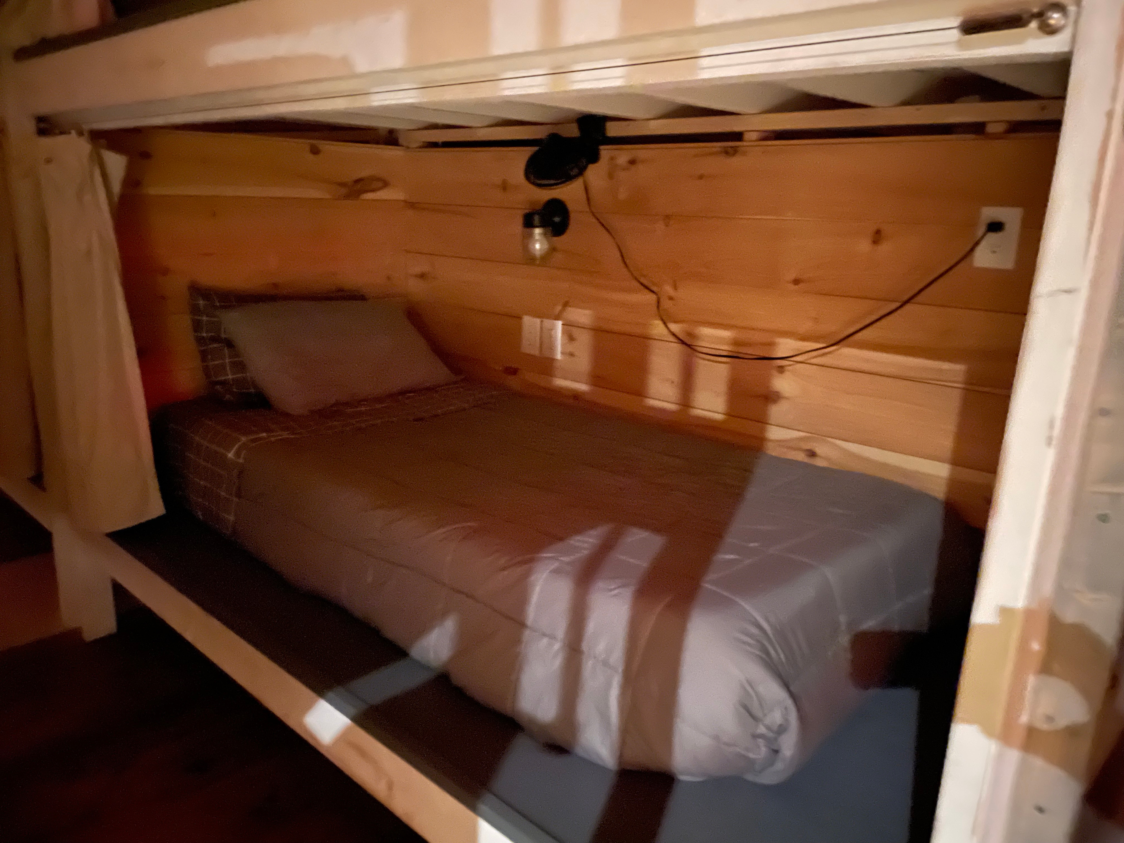 The Maine Roadhouse Hostel & Lodge