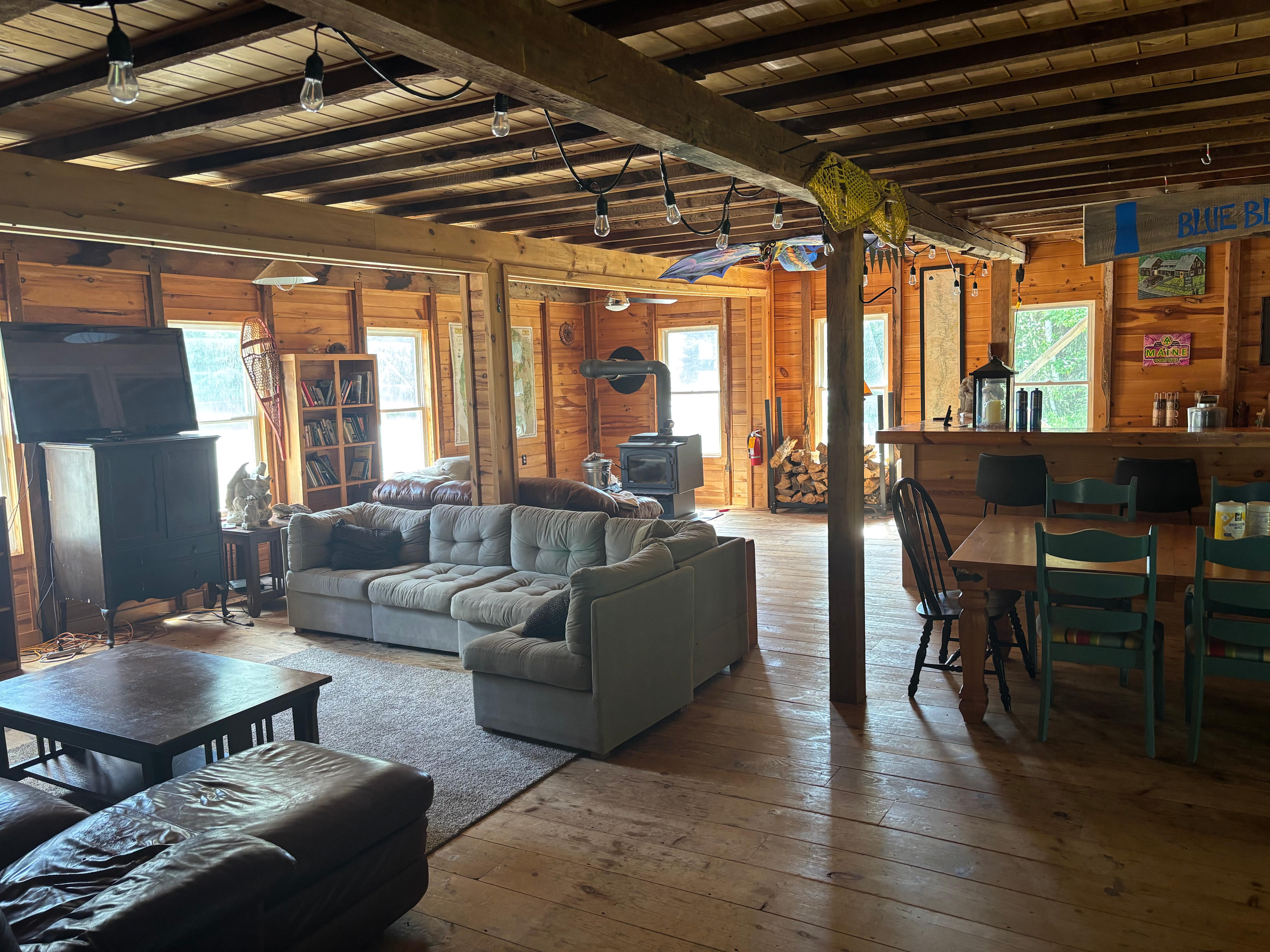 The Maine Roadhouse Hostel & Lodge