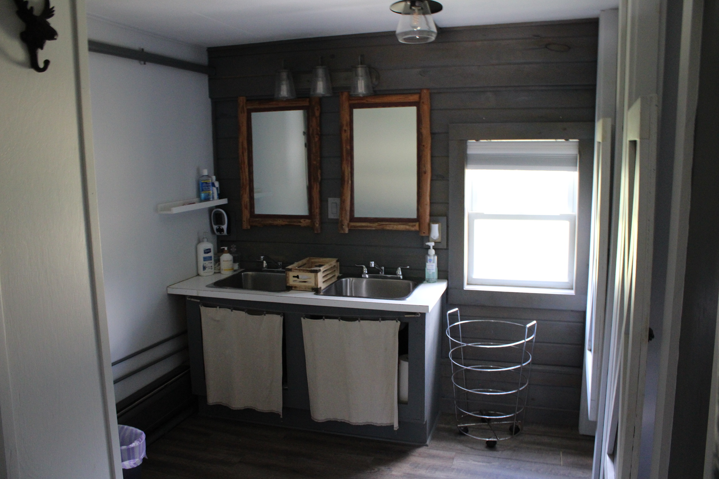 The Maine Roadhouse Hostel & Lodge