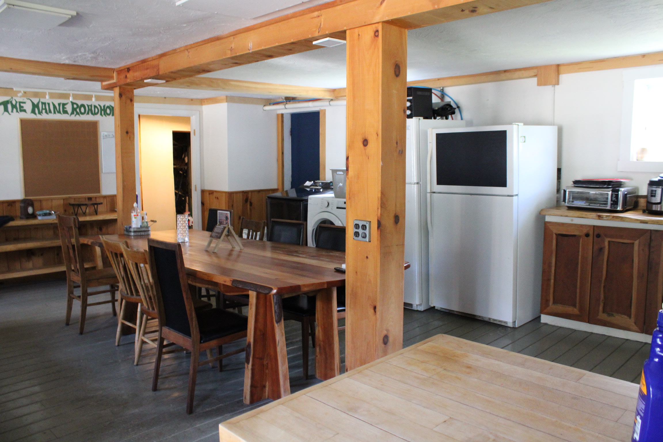 The Maine Roadhouse Hostel & Lodge