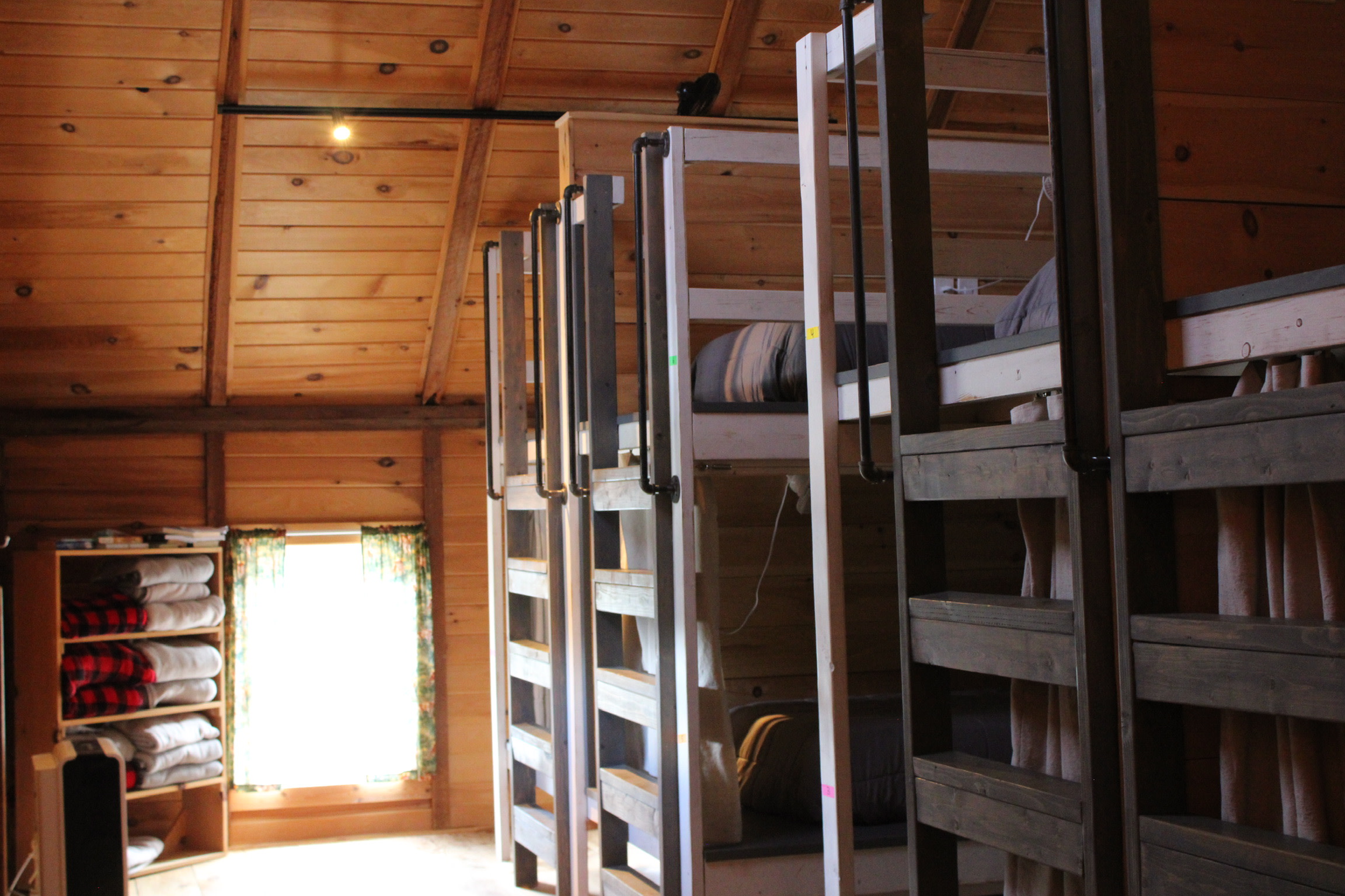 The Maine Roadhouse Hostel & Lodge