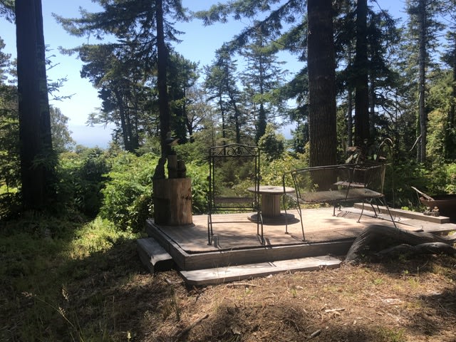 Up close on the viewing deck. 