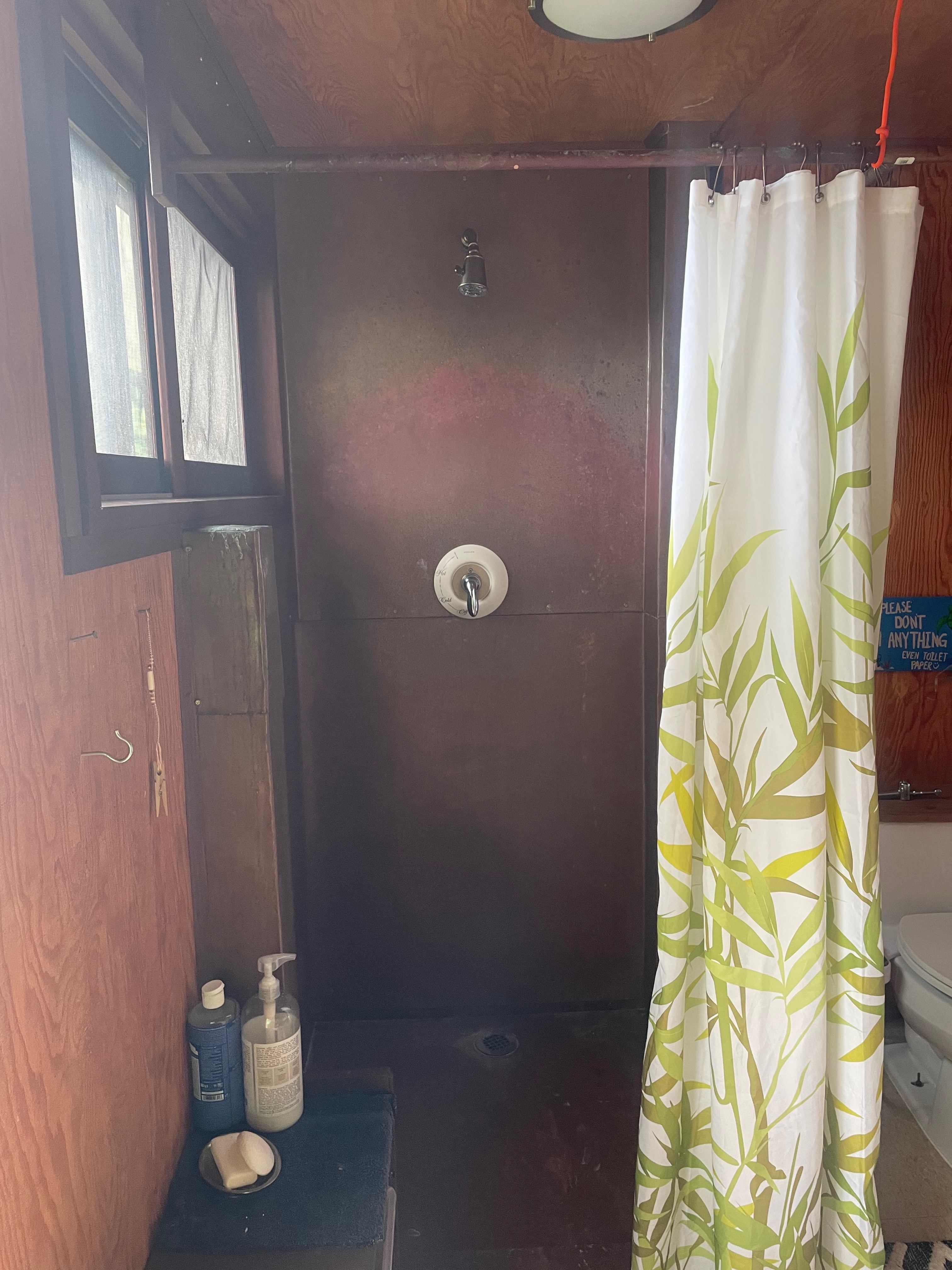 Gorgeous treehouse & Views, Farm