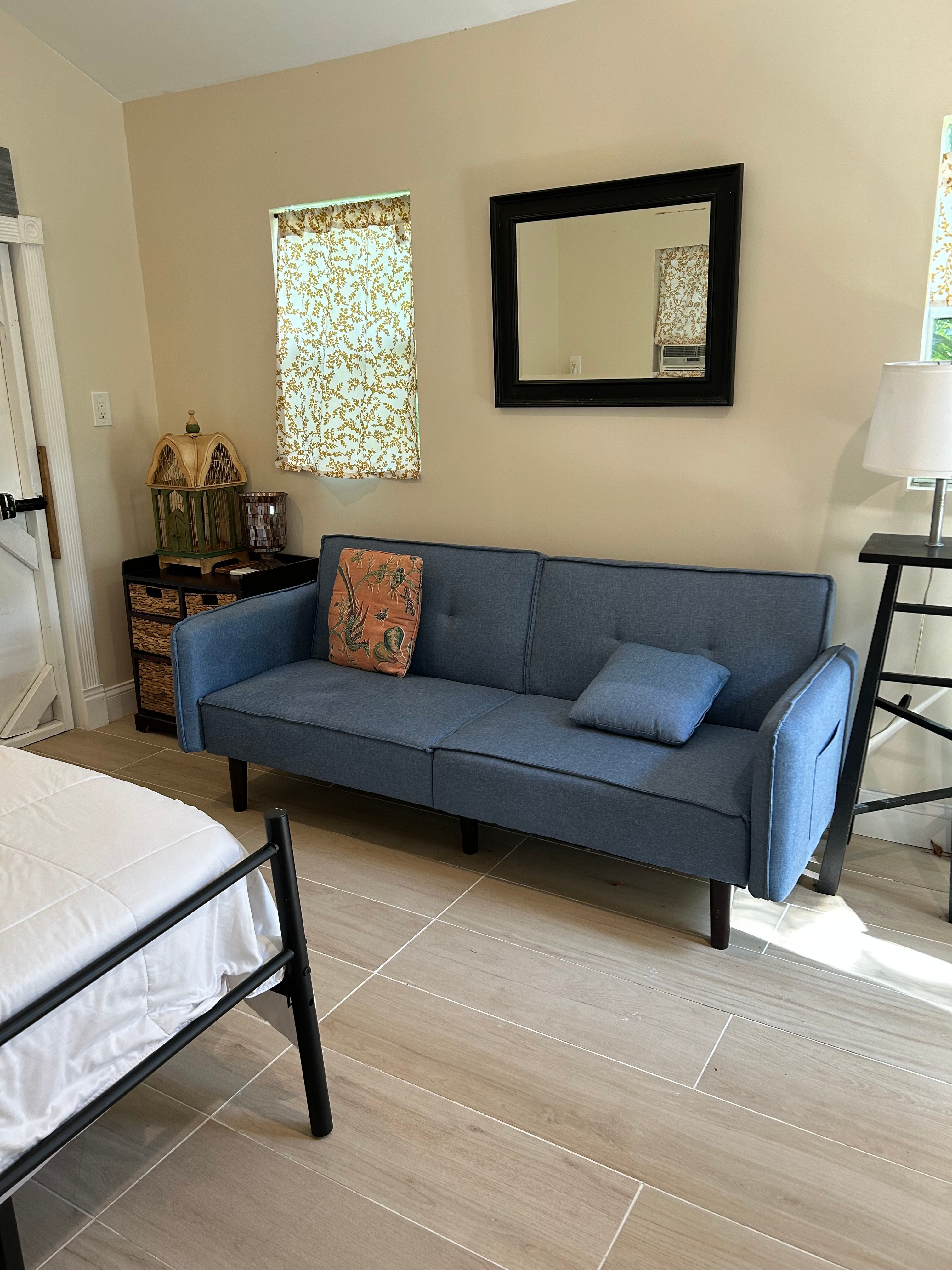 Cozy Cottage Room in Jupiter Farms