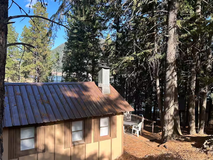 The Cove Lakeside Retreat
