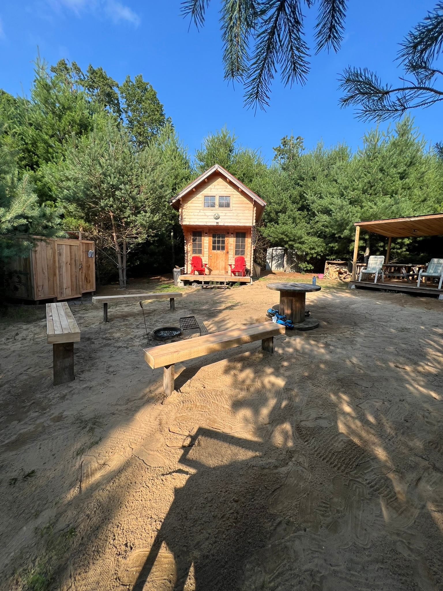 Cozy Woodland Bunkie-Outdoor Shower