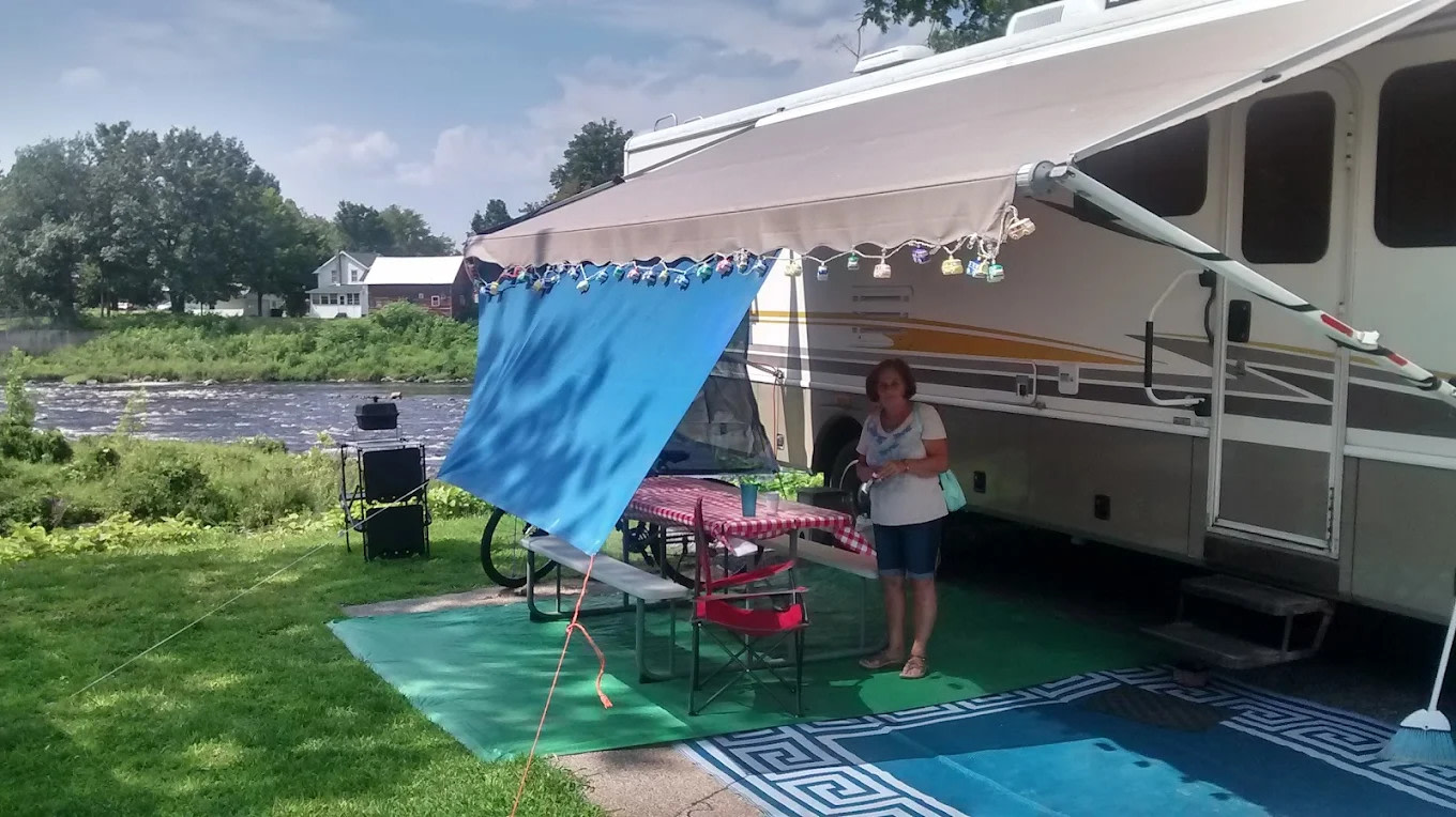 Jellybeans Riverside Campground