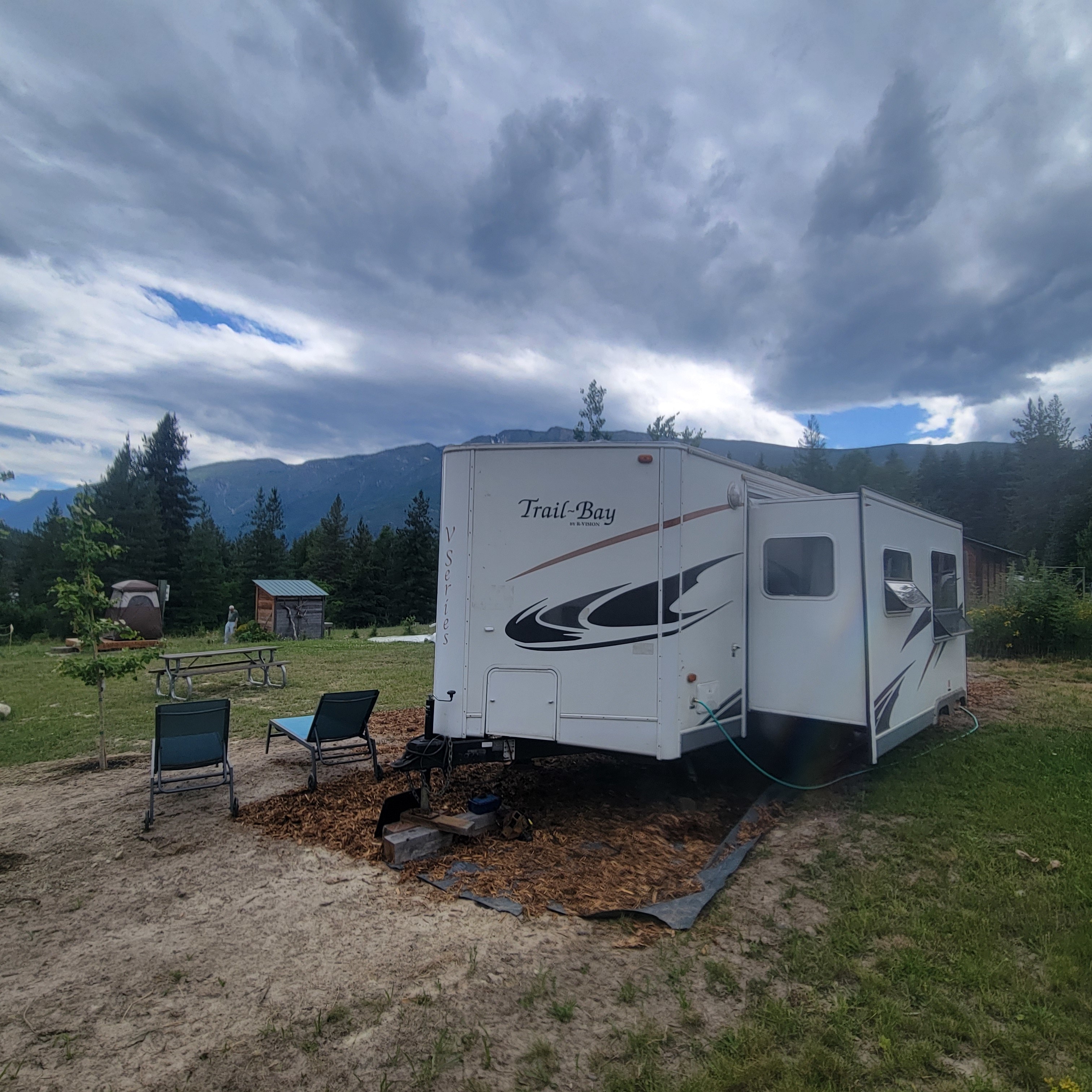 Kootenay Born retreat by Arrow lake