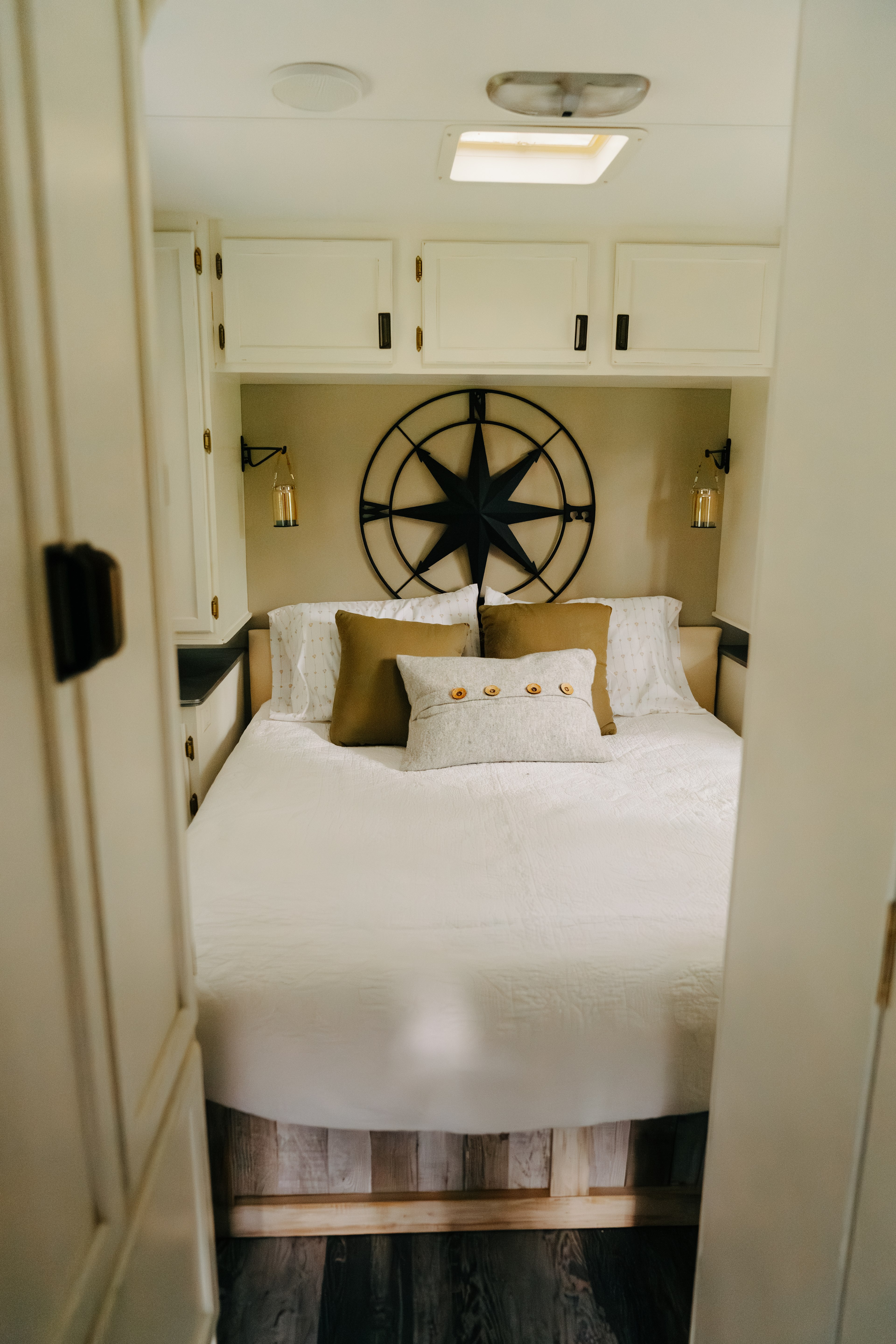 Charming Creekside Caravan