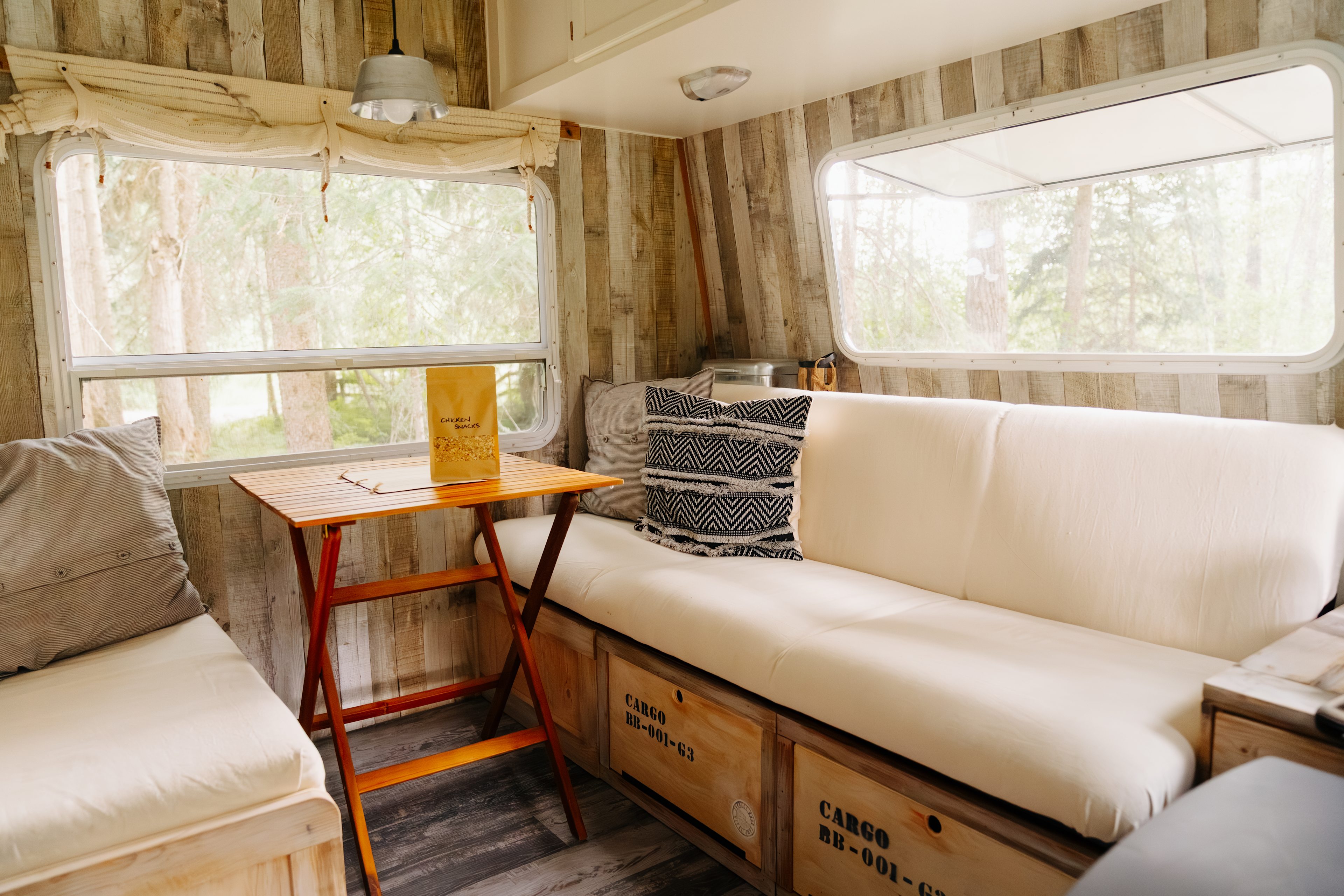 Charming Creekside Caravan