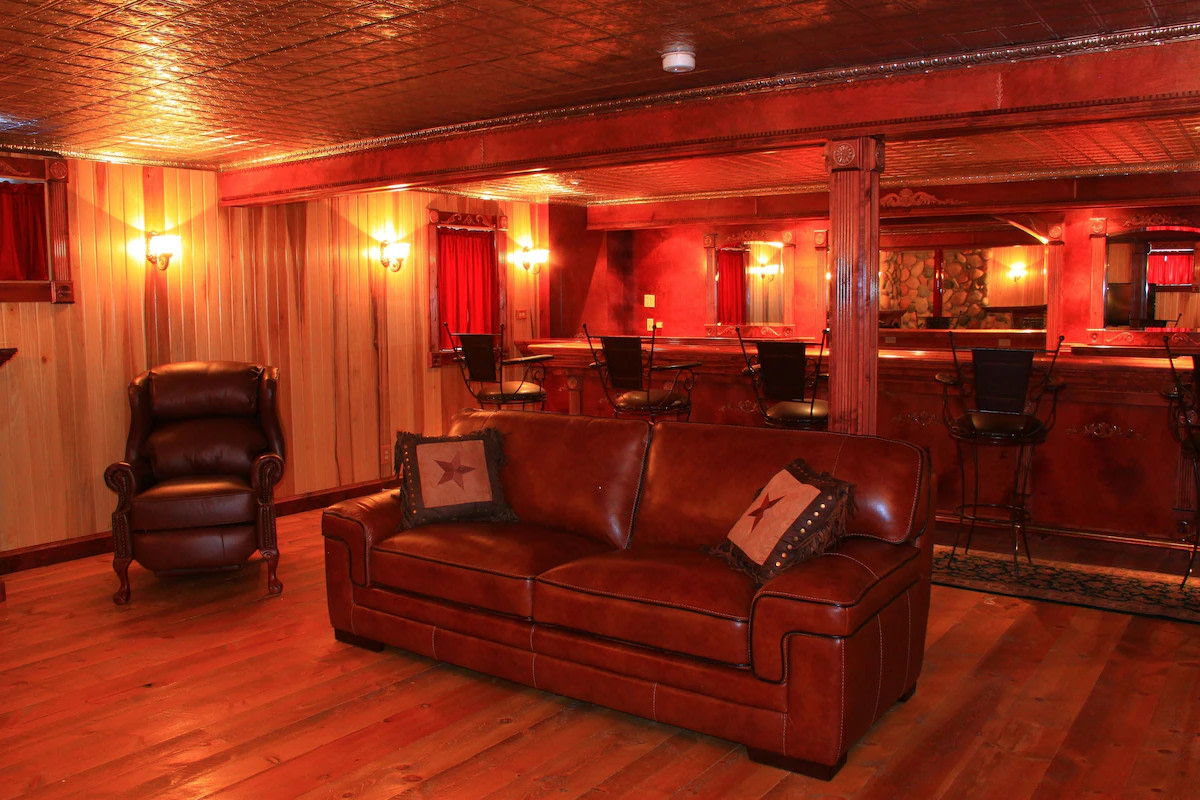 Diamond D Ranch - 3 Bedroom Multi-Level Log Cabin