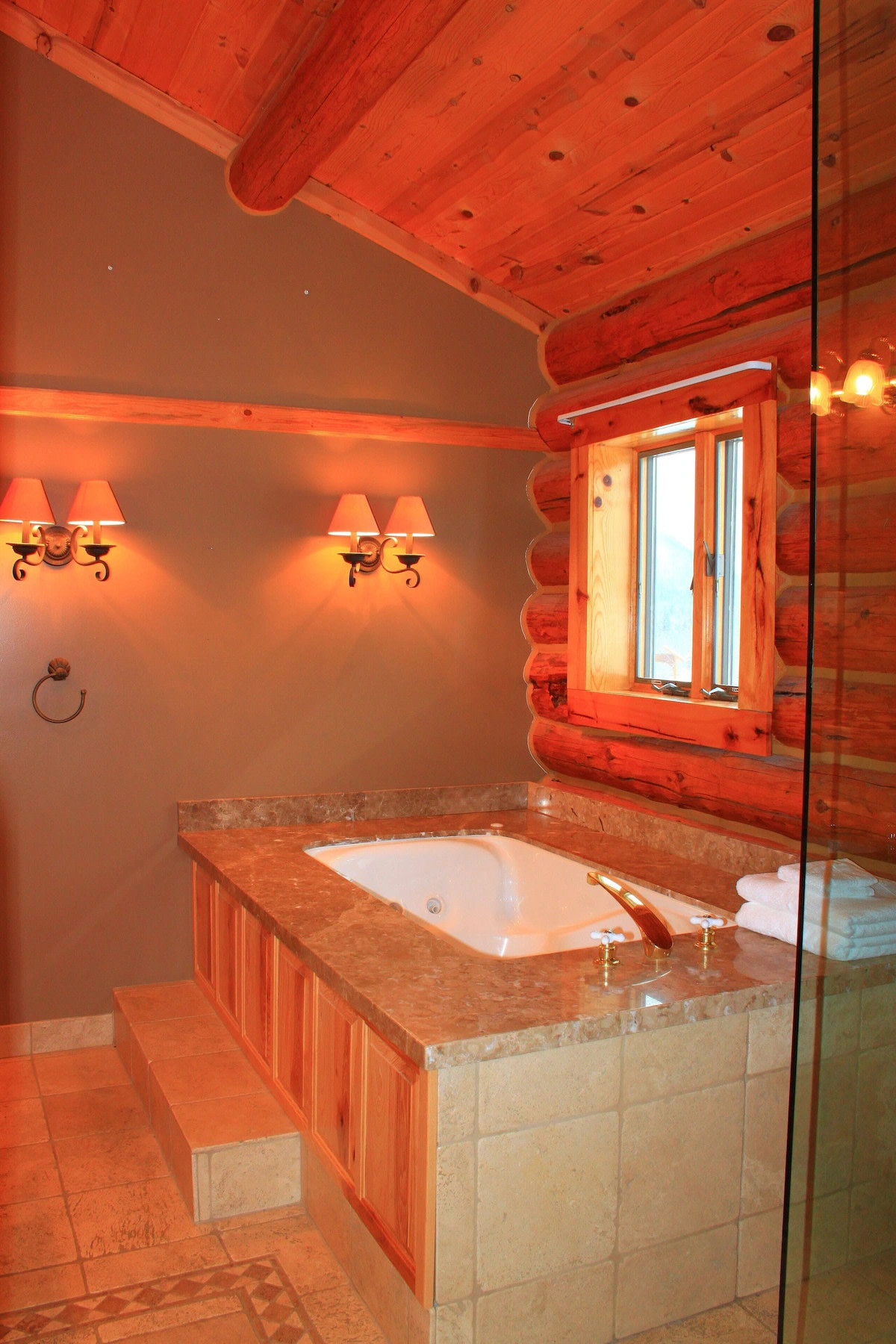 Diamond D Ranch - 3 Bedroom Multi-Level Log Cabin