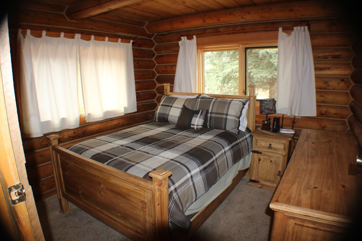 2 Bedroom Cabin with Loft