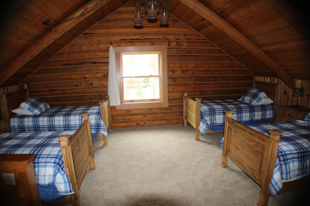 2 Bedroom Cabin with Loft