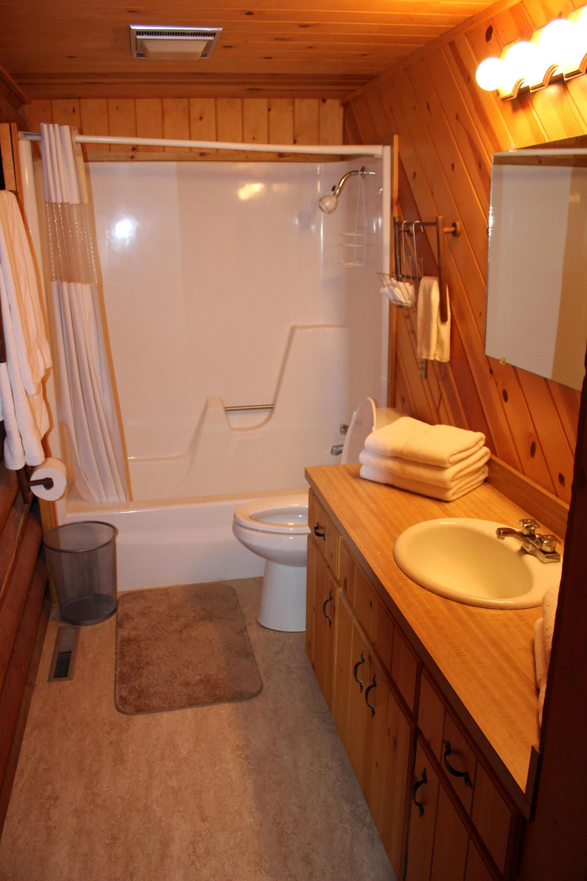 Diamond D Ranch - 2 Bedroom Cabin with Loft