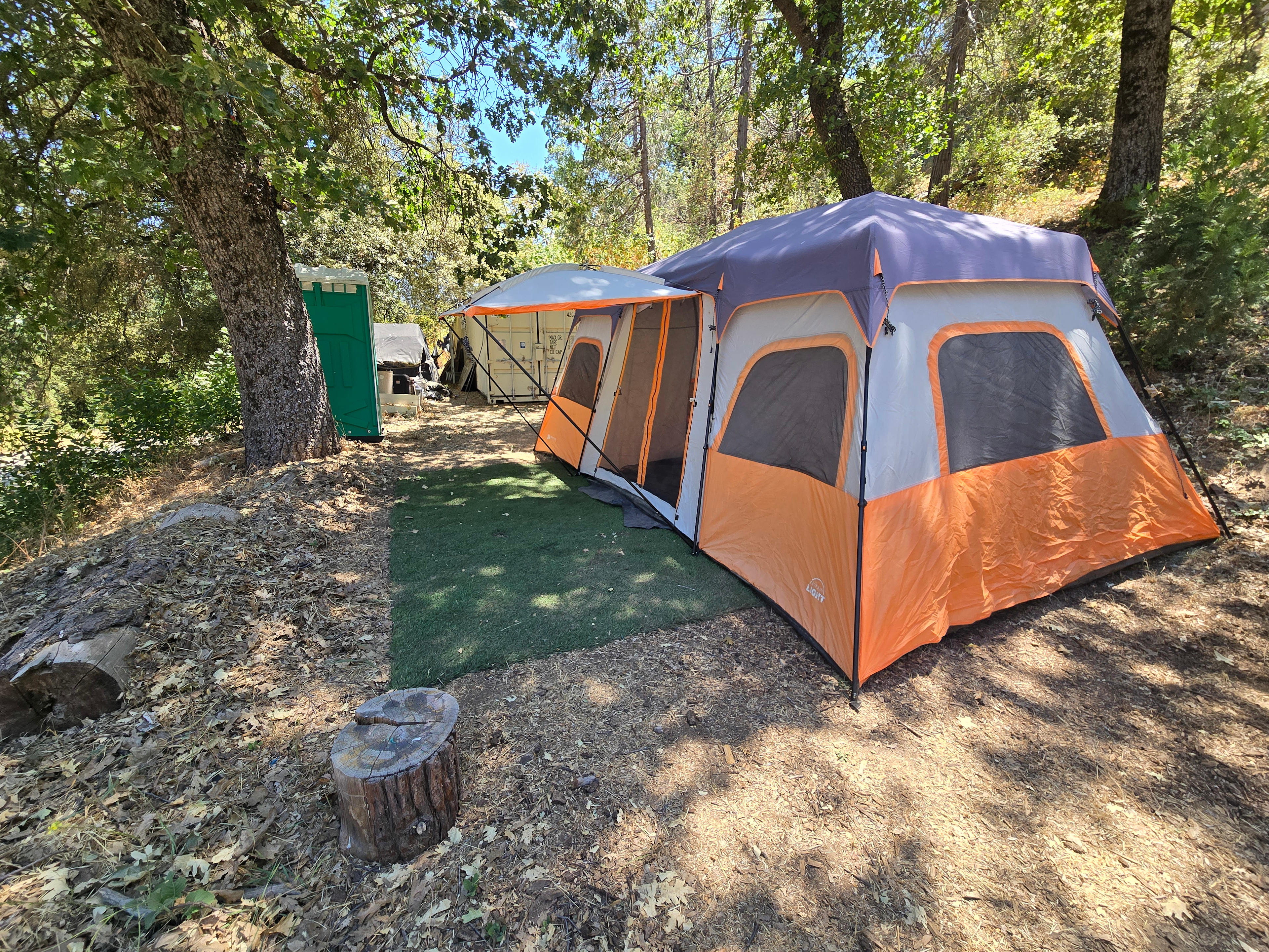 Cyndi's Snowline Camp & Lodge
