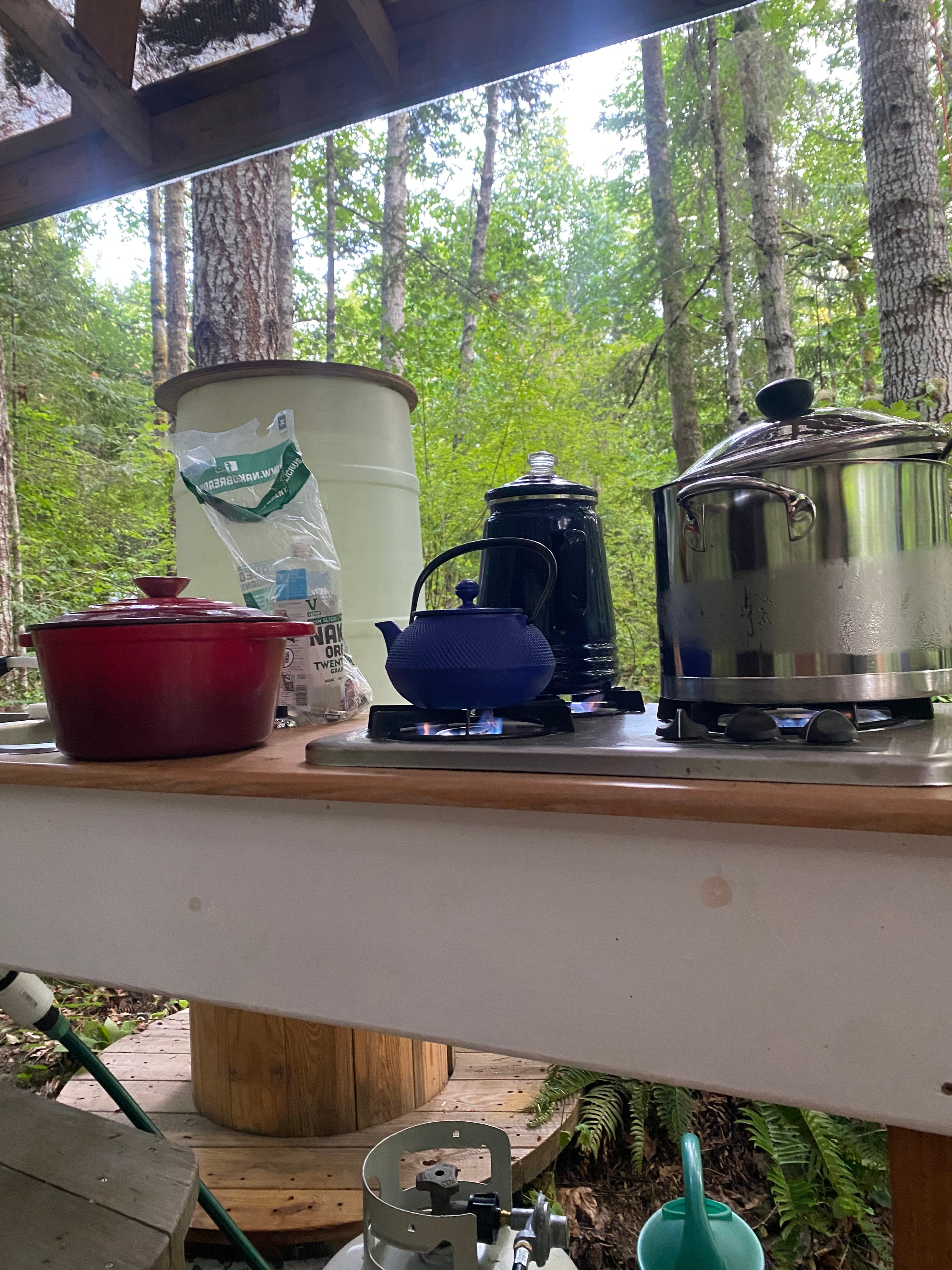 Cooktop & non potable water included (bring your own pots and kettles)