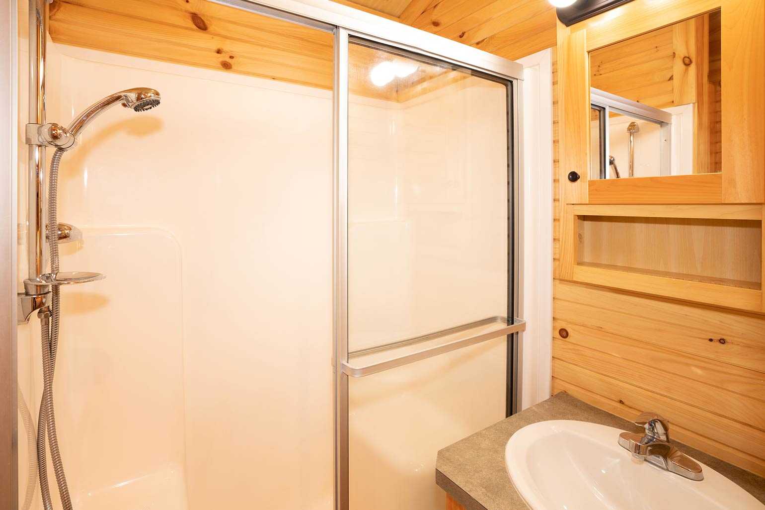 Deluxe Cabin Rental 1 Room