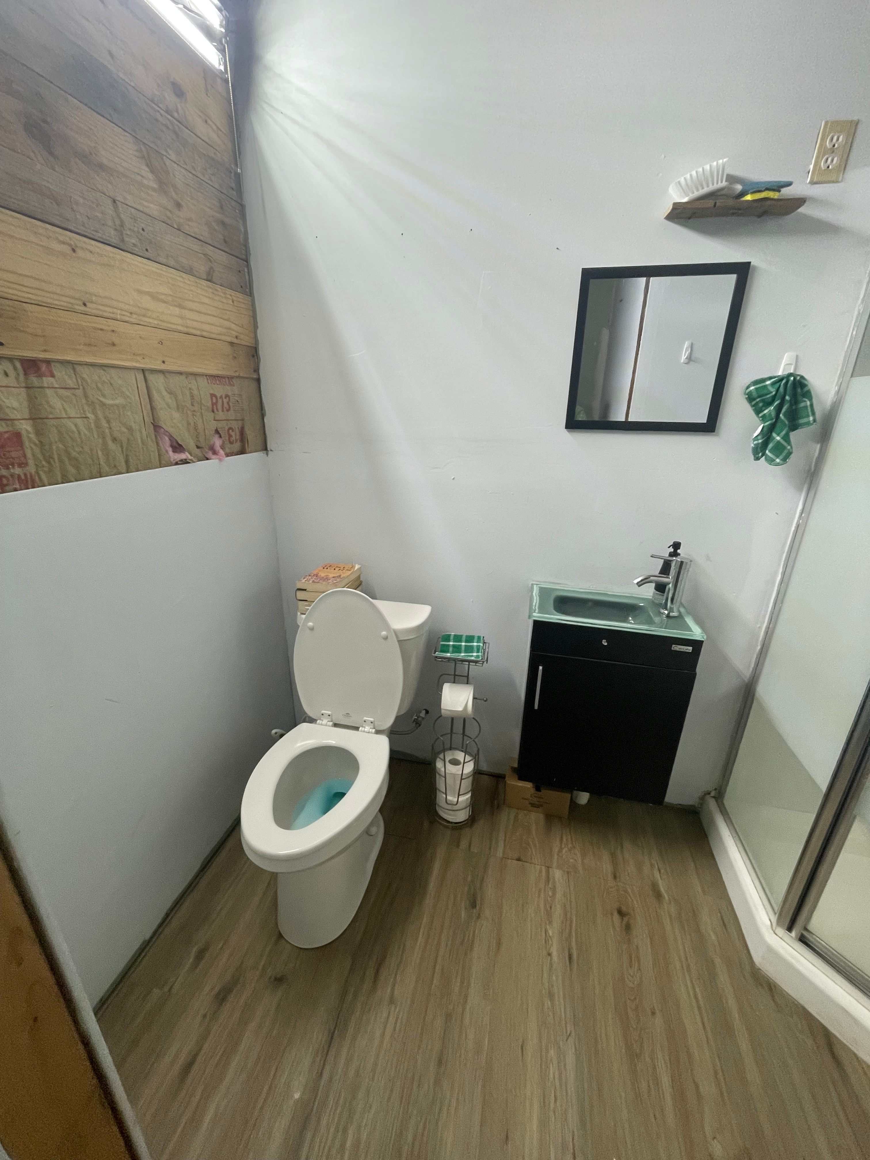 Clean toilet