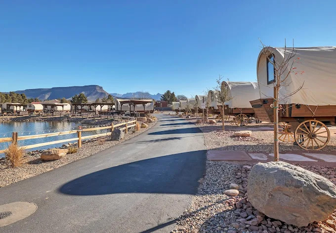 Zion White Bison Resort (Glamping)