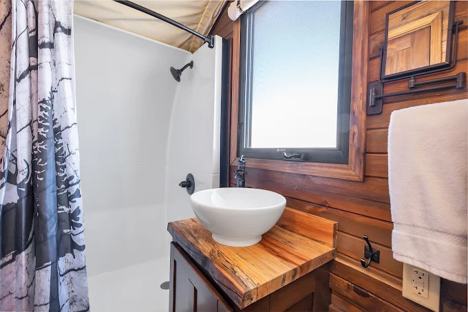 Zion White Bison Resort (Glamping)